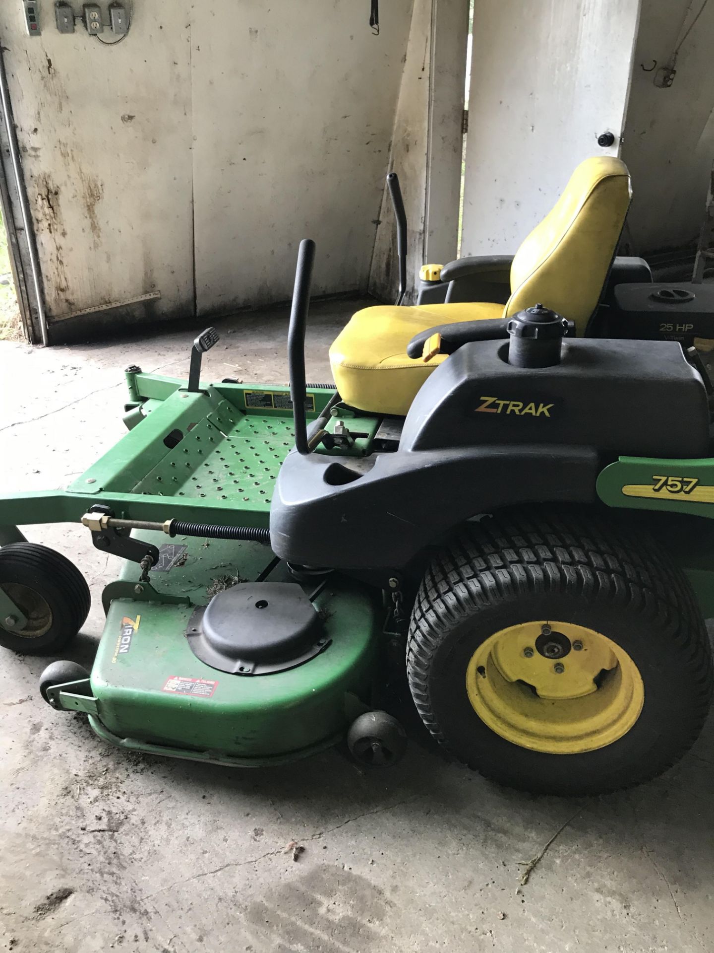 JD Z Track 757 60" Front Mount Mower - 25 HP Gas Motor (sn: TC0757B012898), 843 Hours at Listing - Image 5 of 5