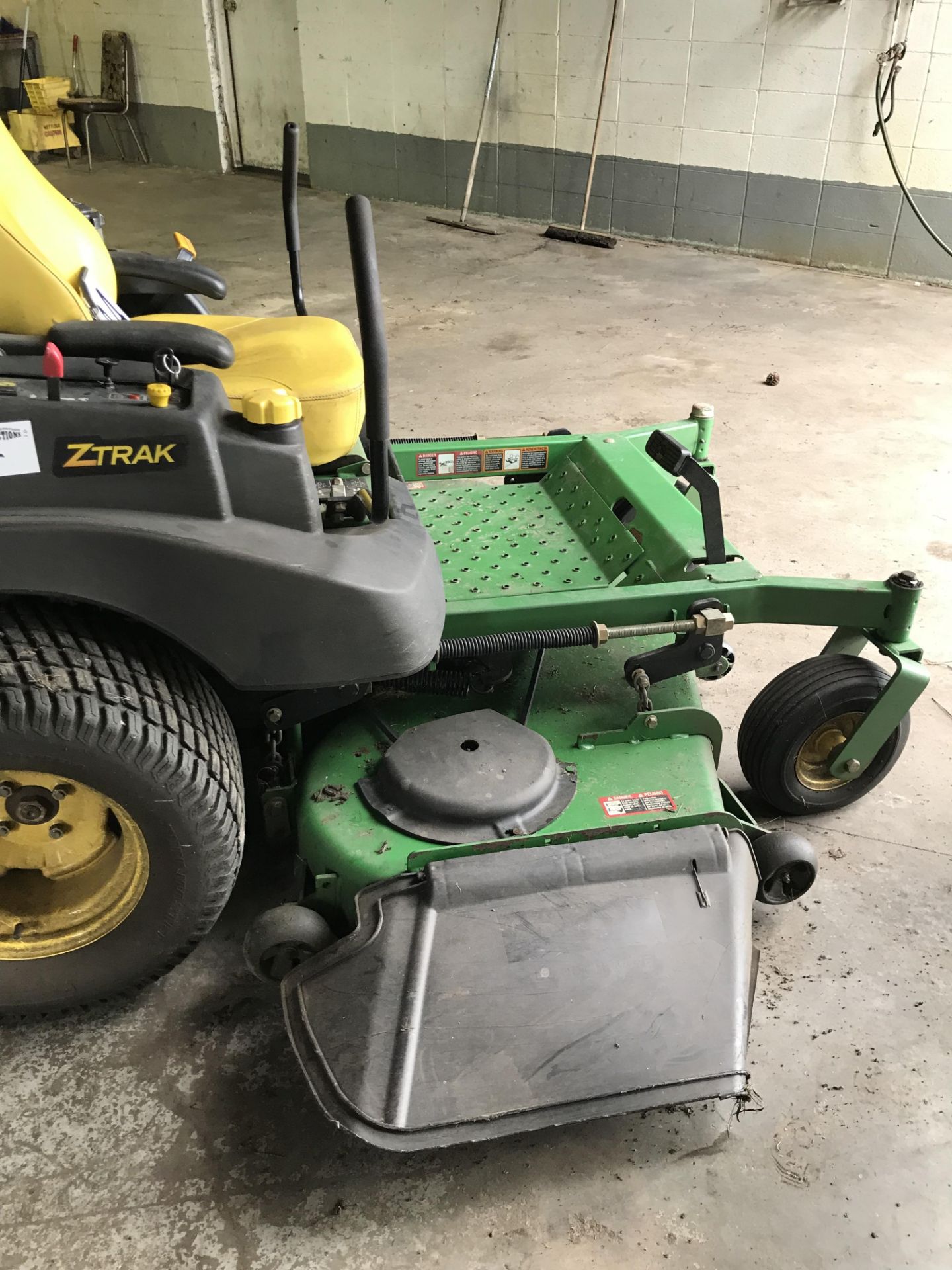 JD Z Track 757 60" Front Mount Mower - 25 HP Gas Motor (sn: TC0757B012898), 843 Hours at Listing - Image 3 of 5
