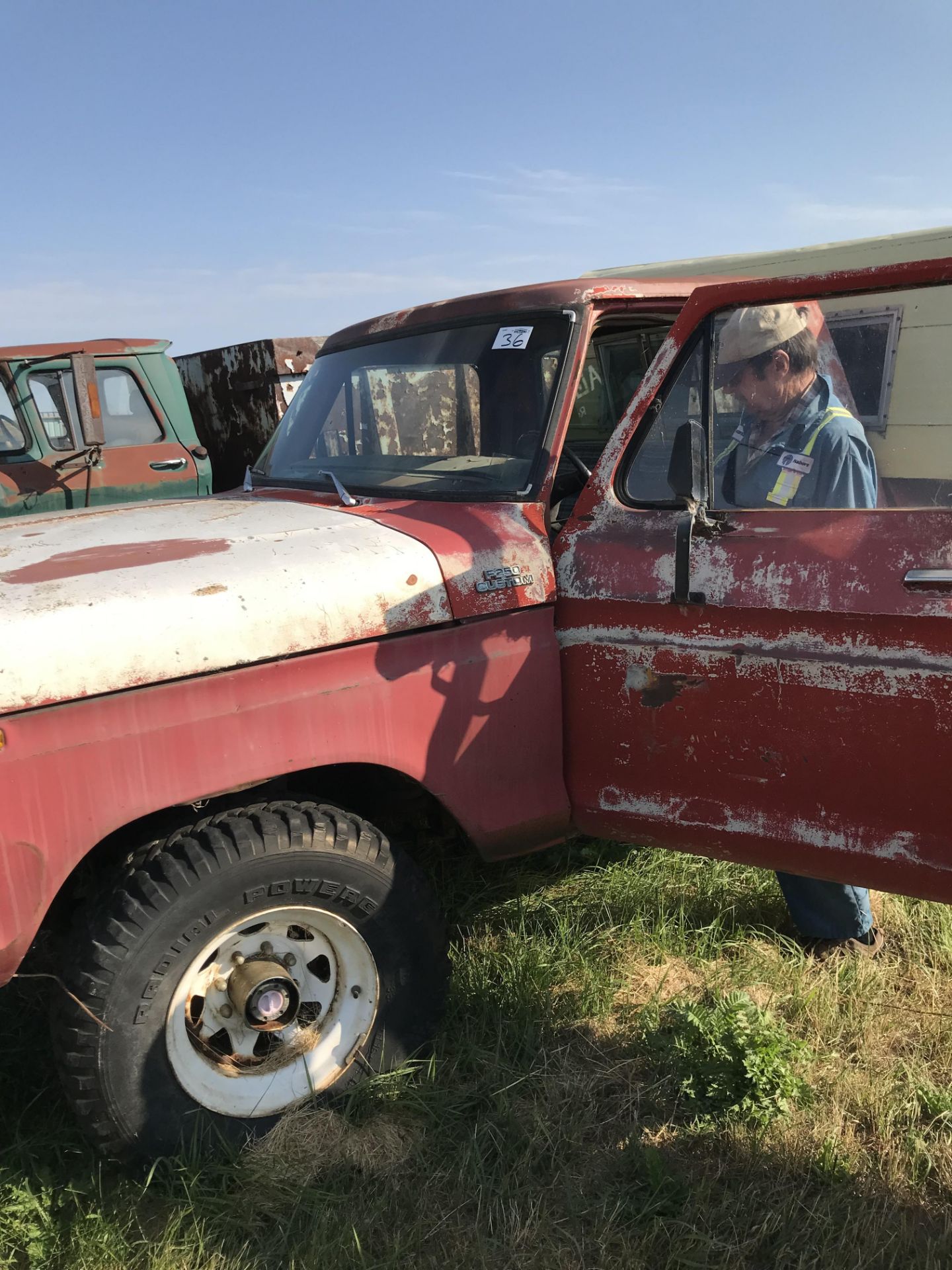 1978 Ford F250 3/4 ton, Red, 32842 km. sn:20HBGE7709 - Image 4 of 5