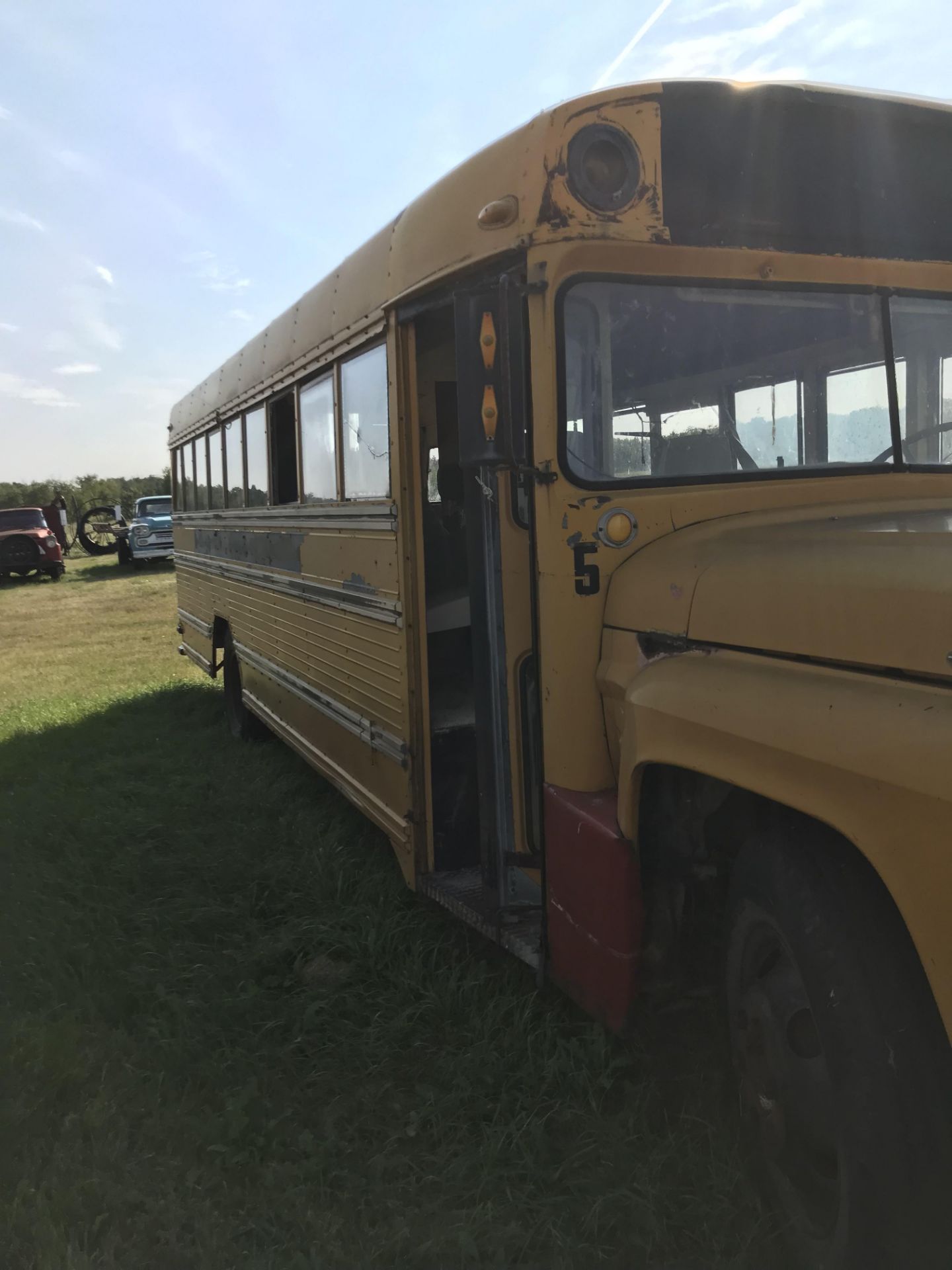 Ford 600 school bus for parts, 6195 miles - Image 4 of 5