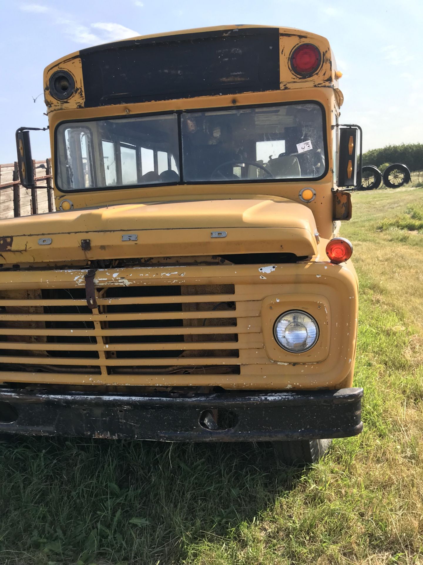 Ford 600 school bus for parts, 6195 miles - Image 3 of 5