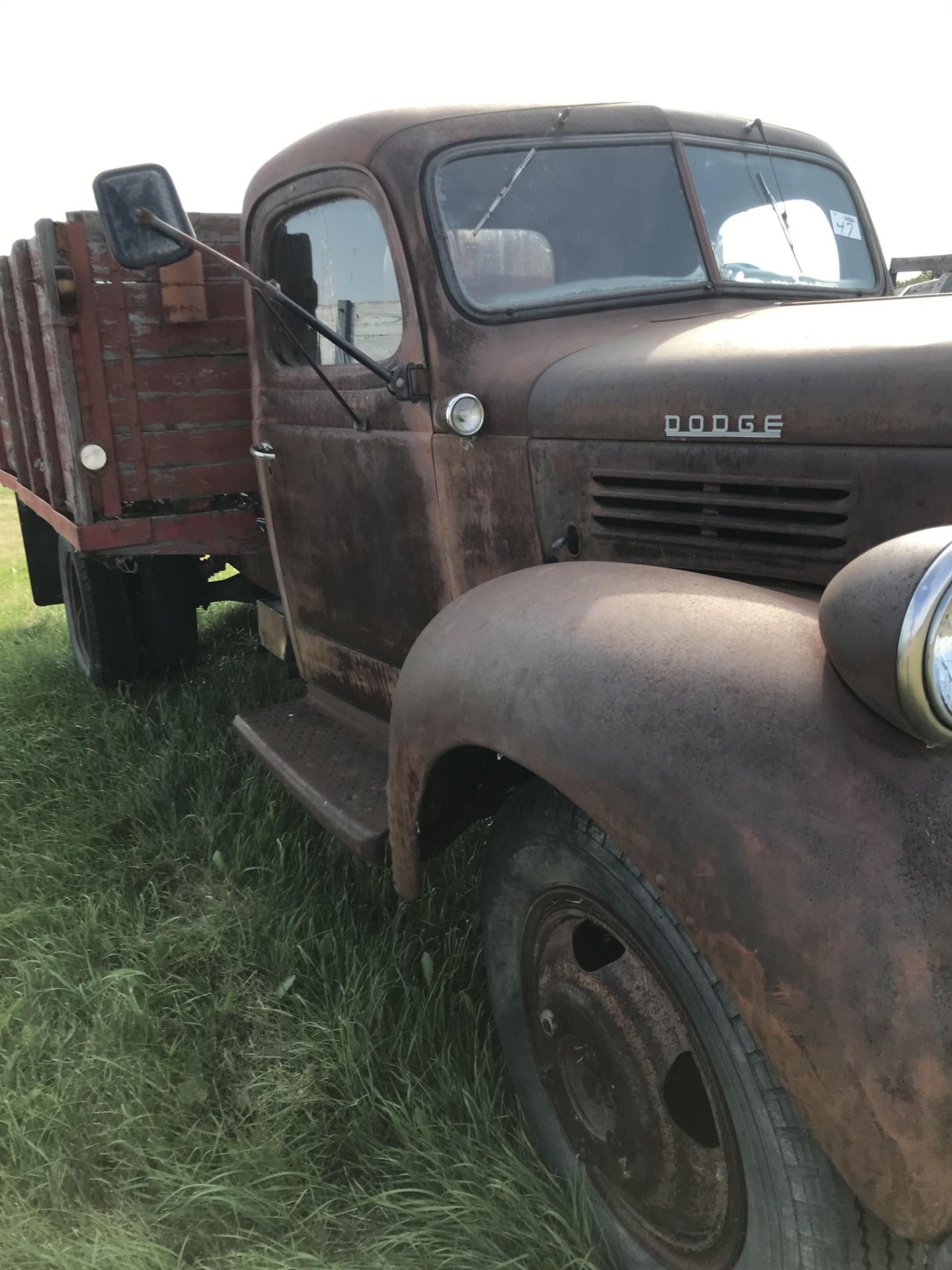 1947 Dodge 2 ton red, 51,000 mi. sn:90080158 - Image 4 of 7