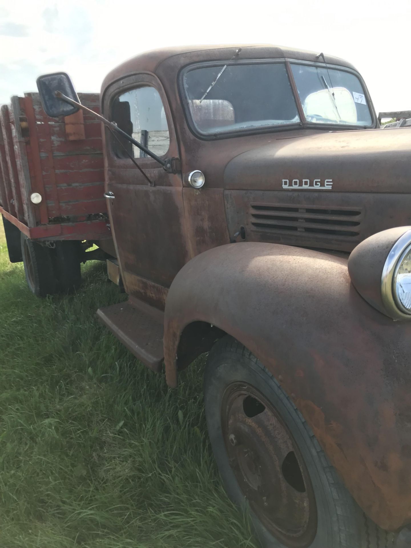 1947 Dodge 2 ton red, 51,000 mi. sn:90080158 - Image 5 of 7