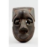 Kunsthandwerk - Afrika - Pwoon Itok-Maske der Kuba. - Holz mit Resten einer polychromen Bemalung.