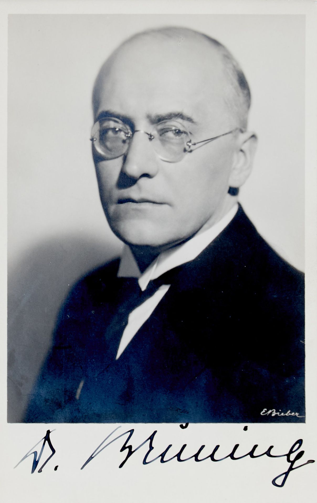 Brüning, H., - deutscher Reichskanzler (1885-1970).