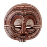 Kunsthandwerk - Afrika - Luba-Maske. - Holz, braun, schwarz und weiß bemalt.