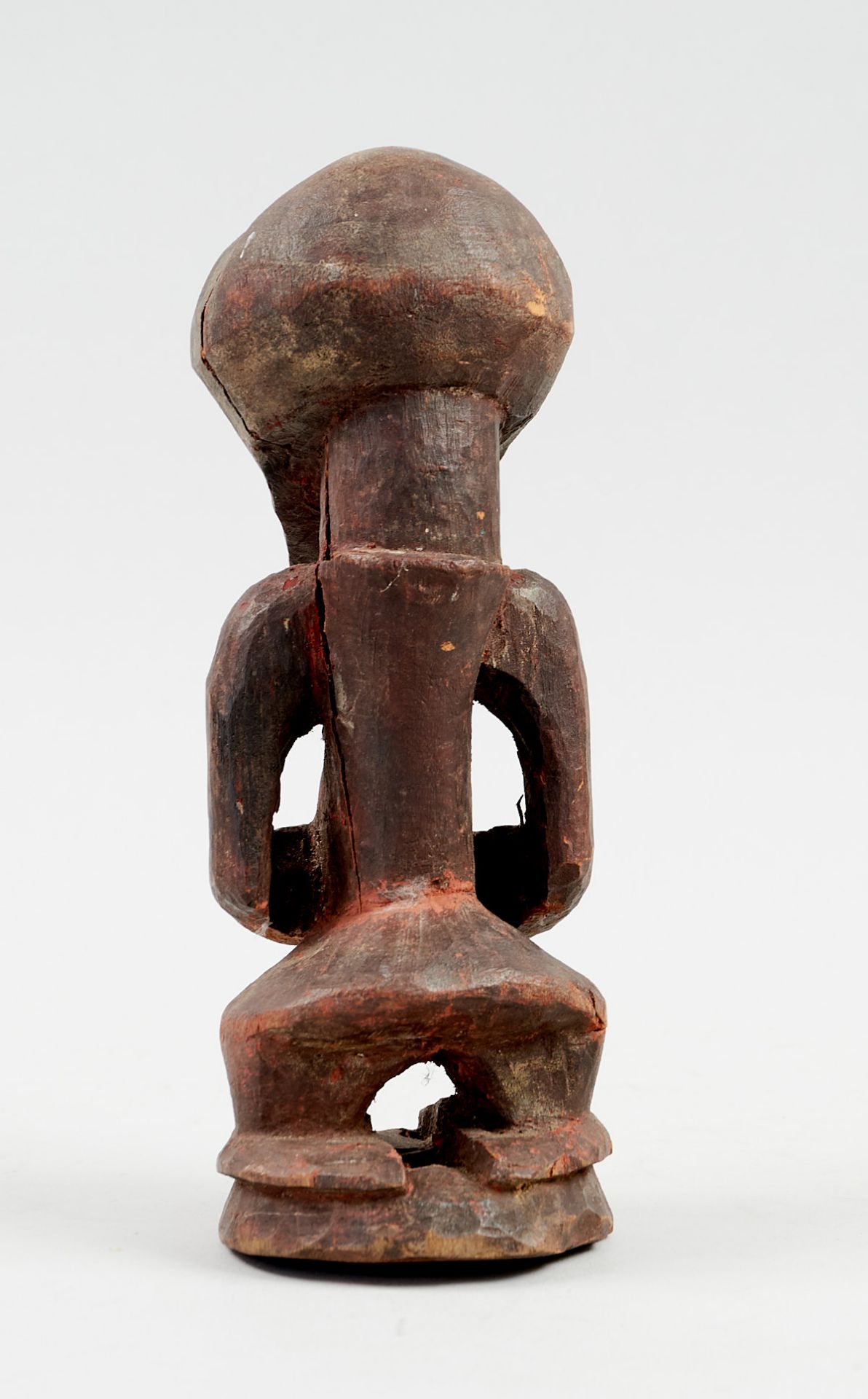 Kunsthandwerk - Afrika - Songye-Statuette "Nkishi". - Holz, dunkelbraun und rot bemalt. - Image 3 of 4