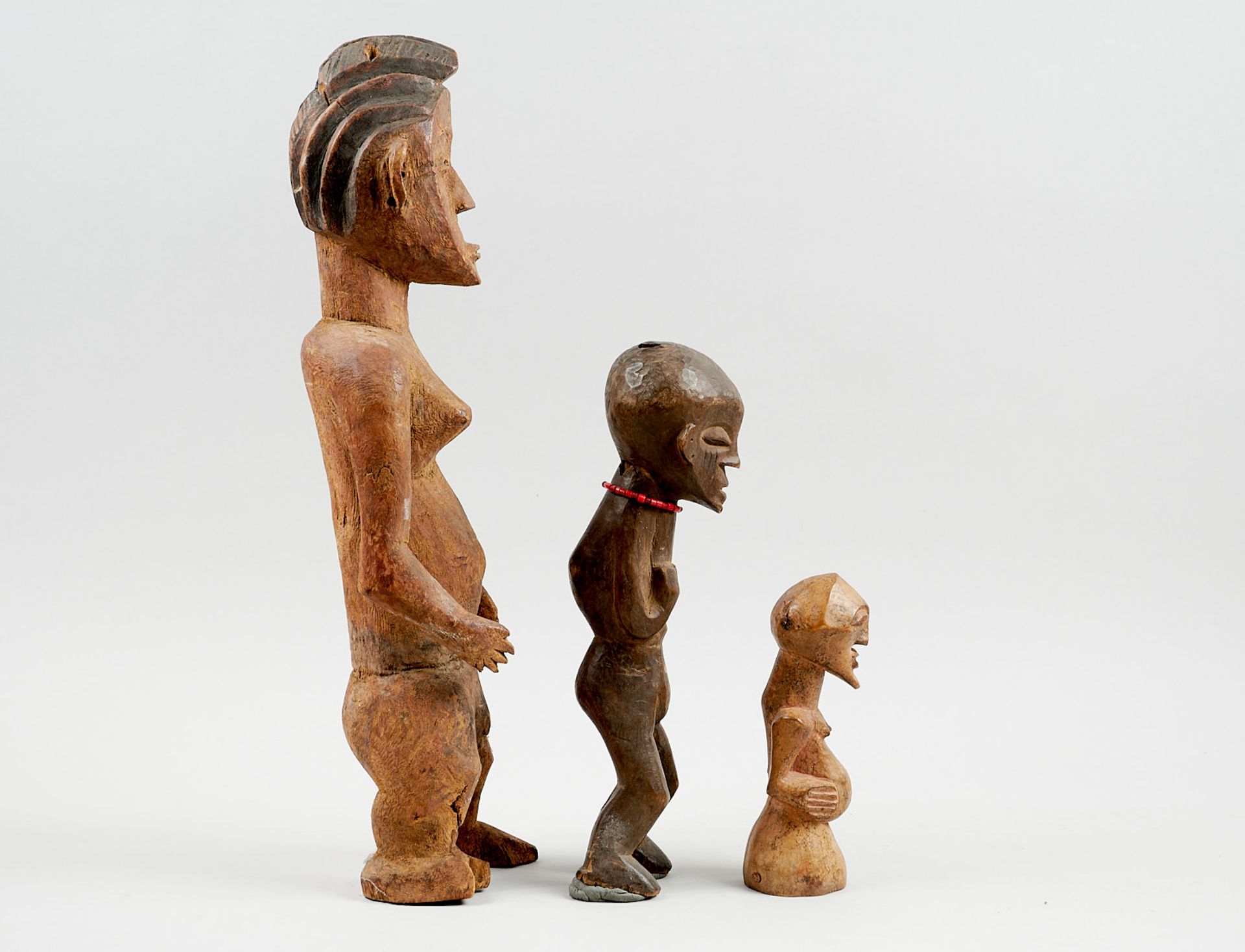 Kunsthandwerk - Afrika - Kleine Sammlung - von 3 weiblichen Statuen und Statuetten. - Image 3 of 5