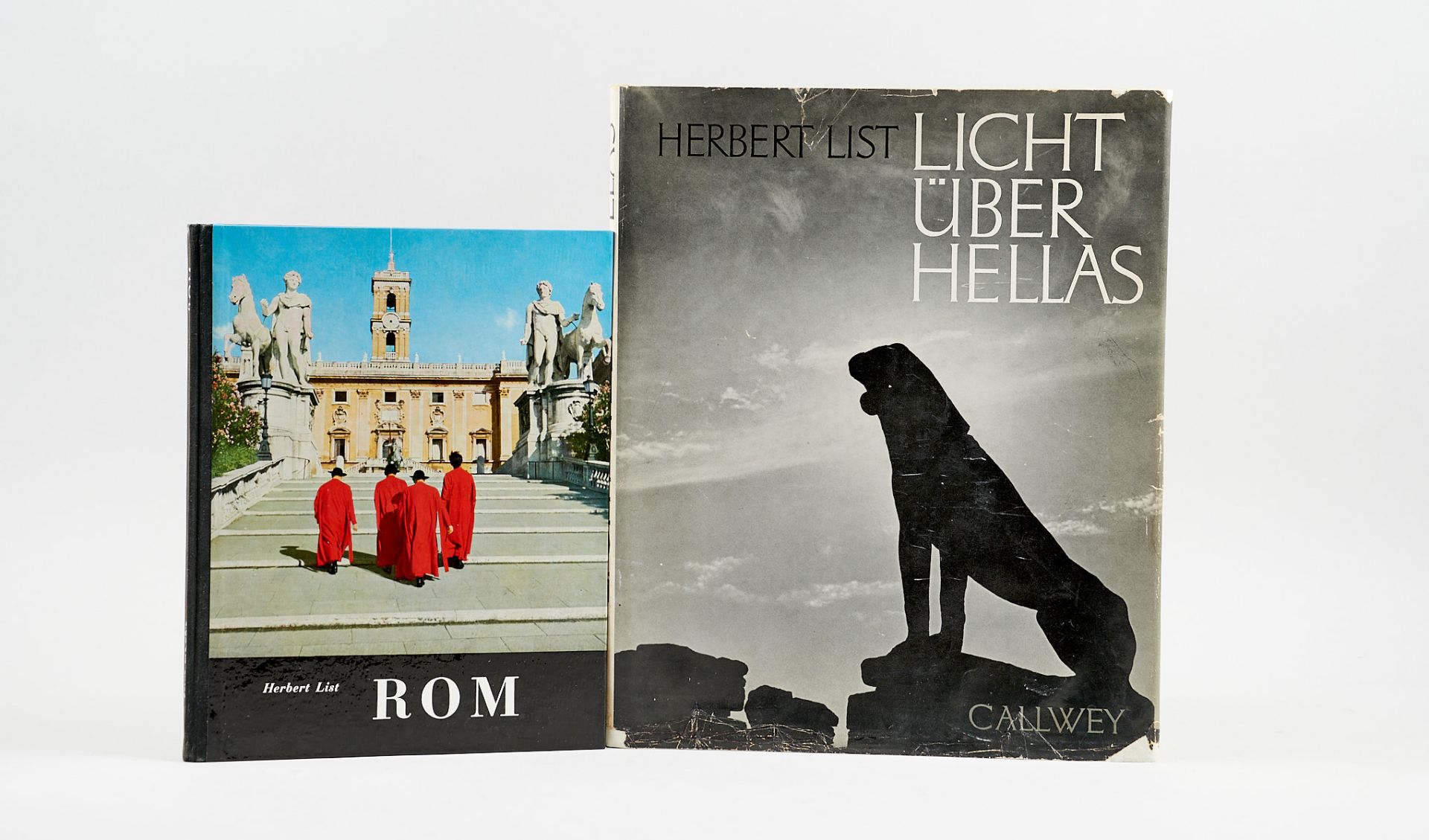 Minimale Altersspuren. Beiliegen die 2 Publikationen "Licht über Hellas" (1953) und "Rom" (1960) von