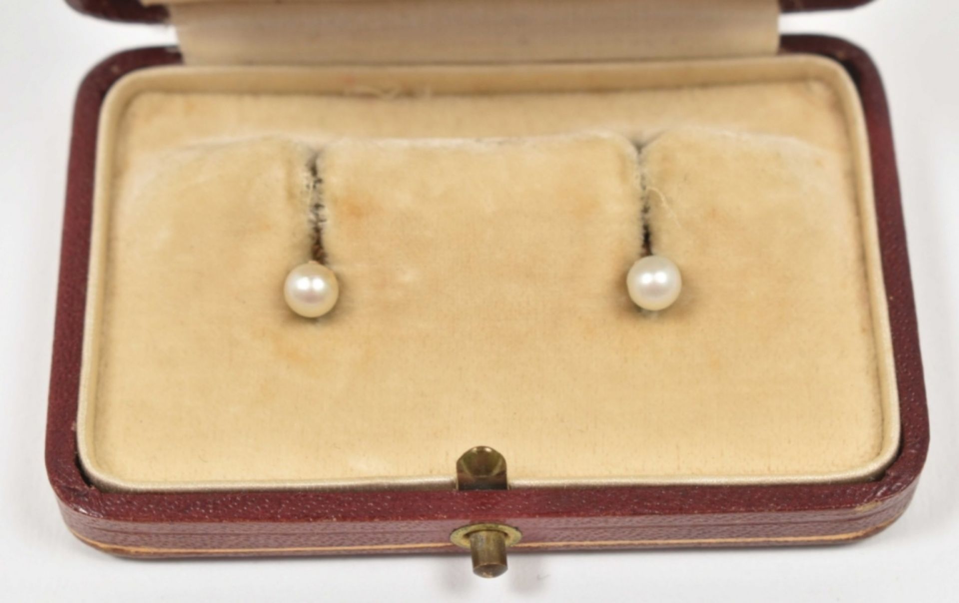 Pair of gold pearl earings  - Image 5 of 5