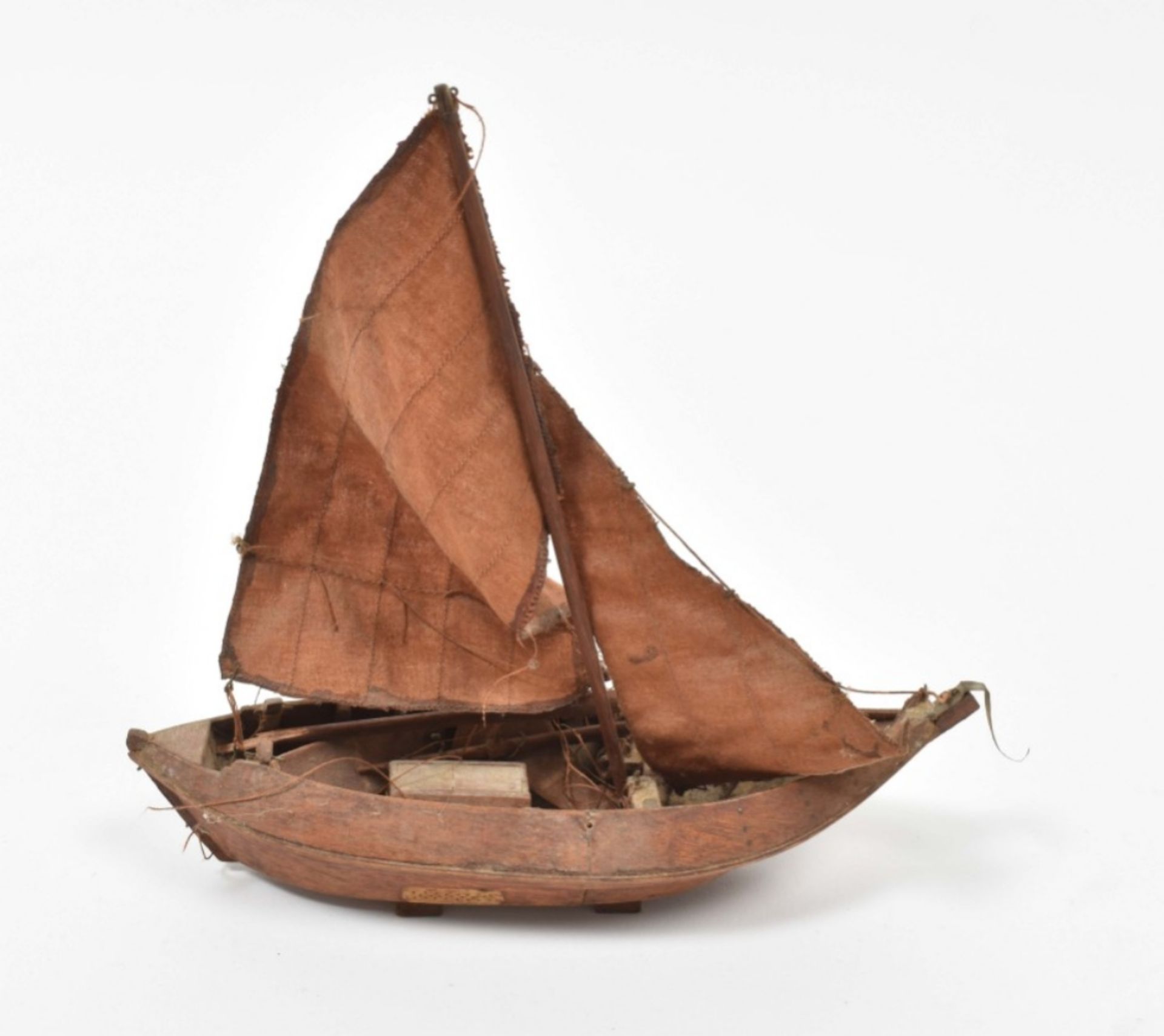 Historic model of a canoe - Image 2 of 9