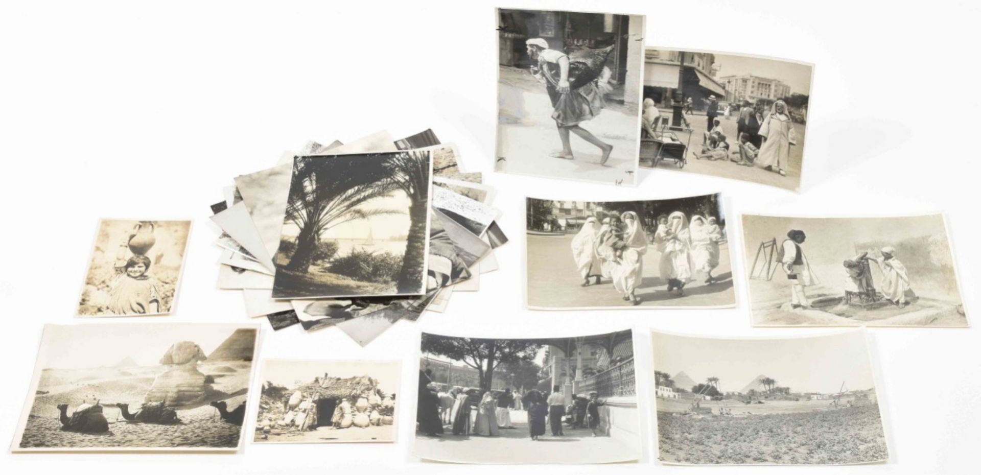 Collection of 18 photographs