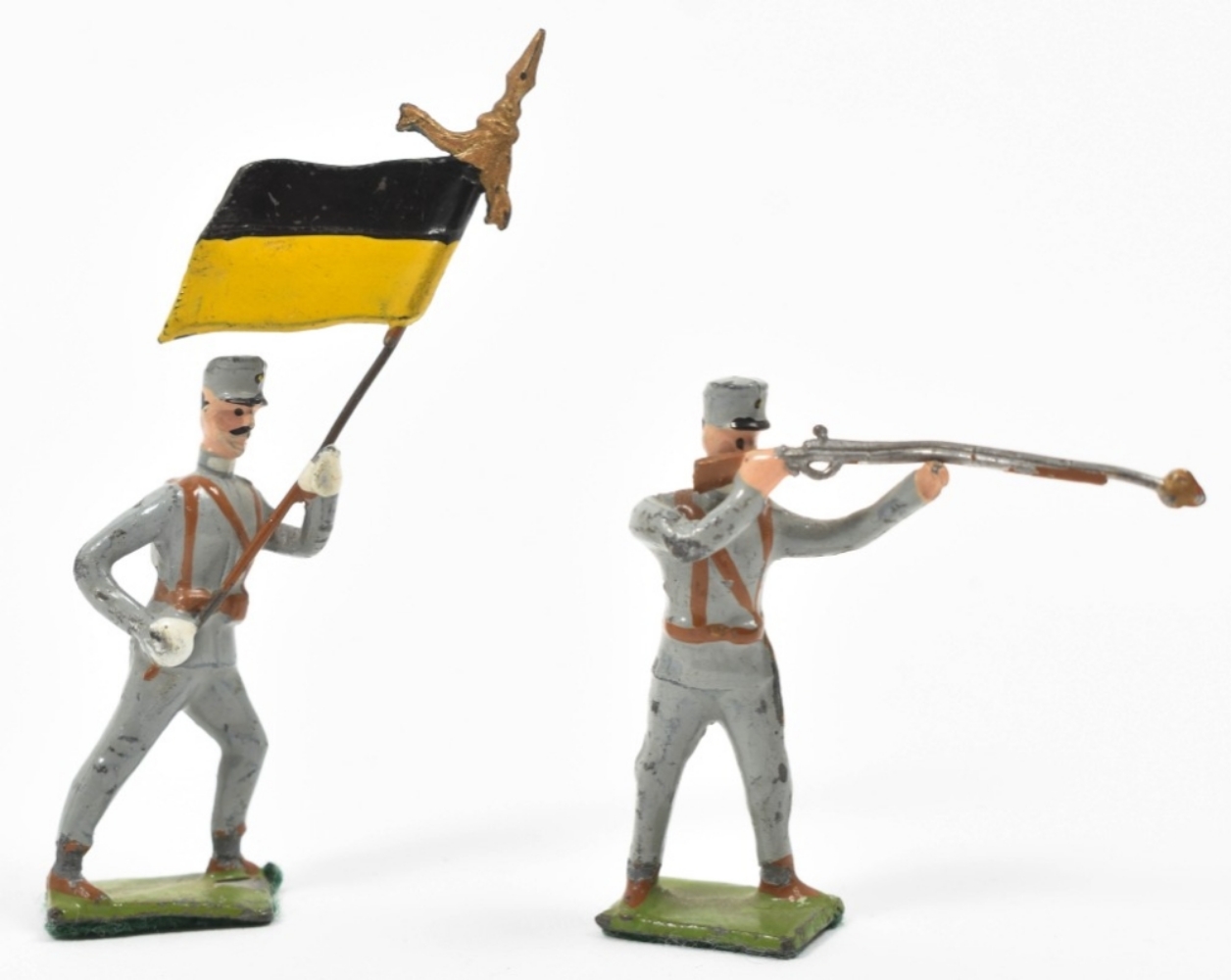 Collection of ca 100 handpainted tin soldiers and 8 attributes - Image 3 of 10