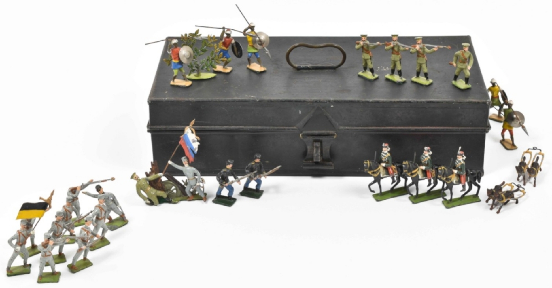 Collection of ca 100 handpainted tin soldiers and 8 attributes