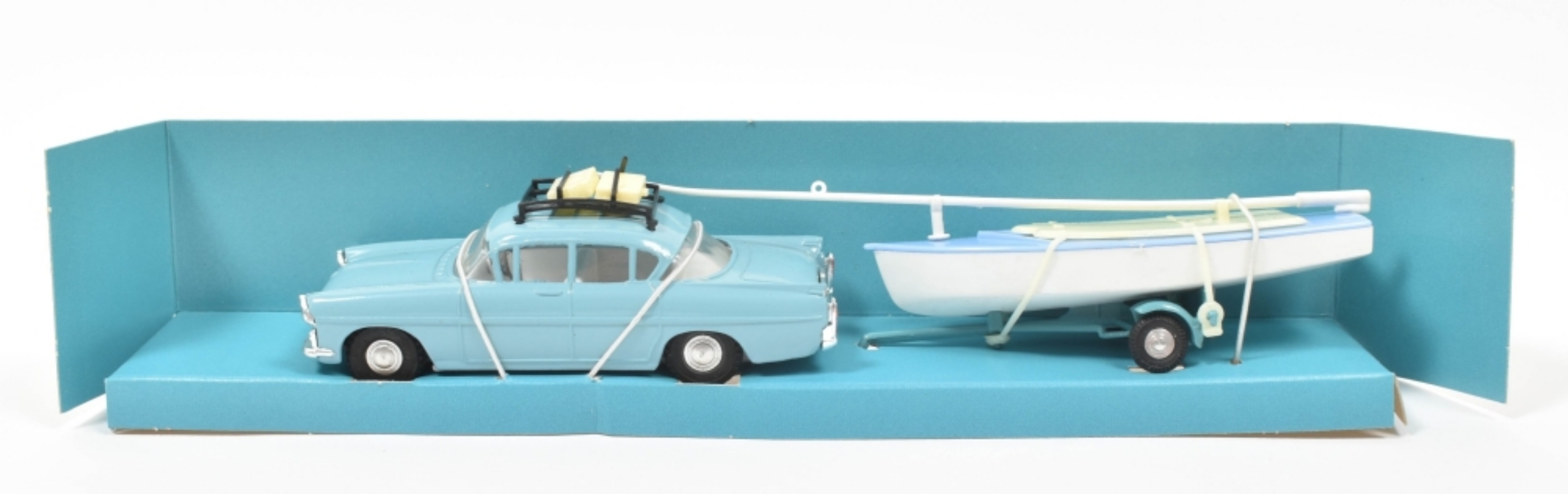 Tri-ang Spot-On 212 Car, Dinghy and Trailer