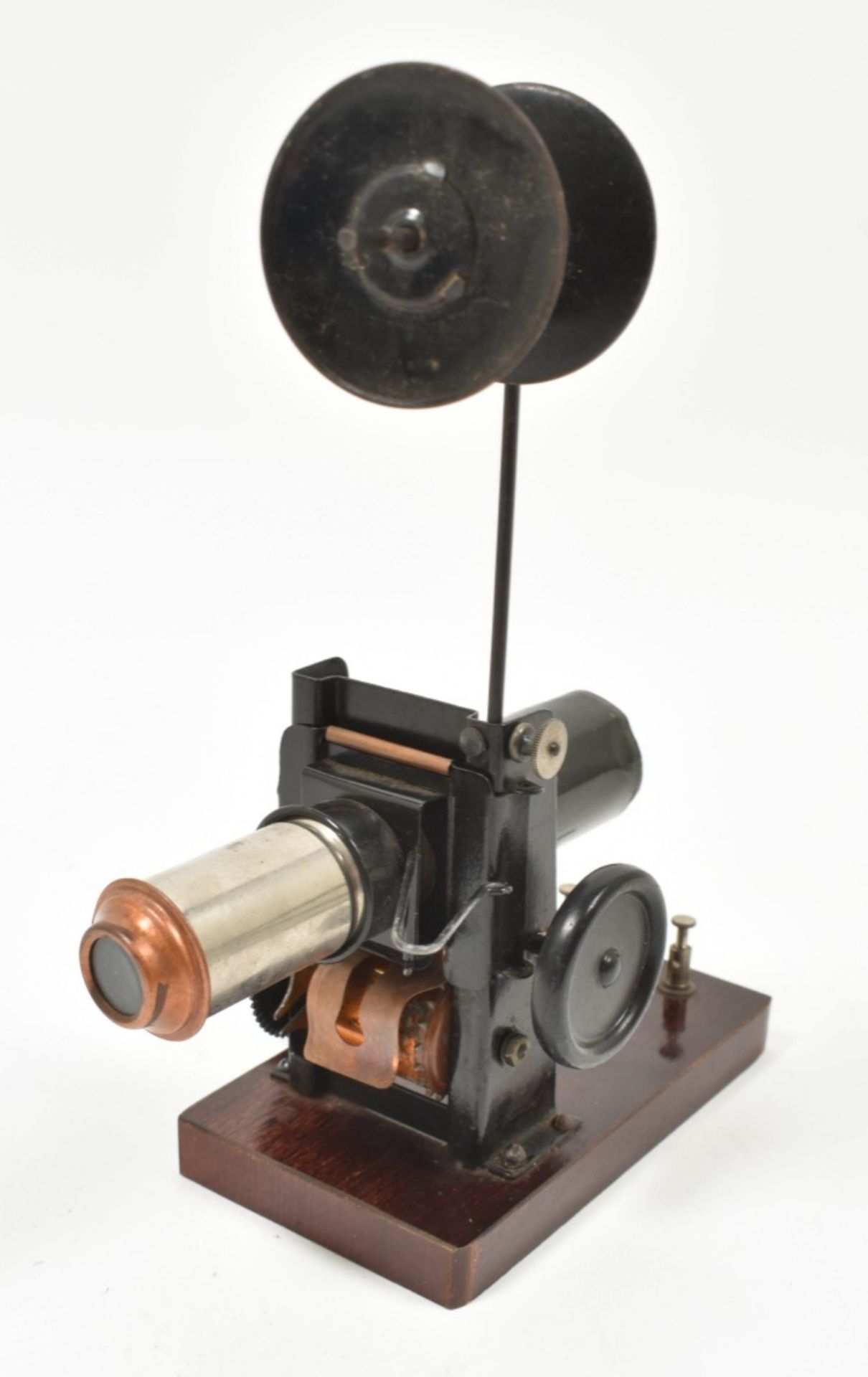 Small format stereoscope on wooden plateau, ca. 1900. H. 22.5 cm. With: (3) 5 sets Stéréofilms - Image 6 of 10