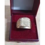 Gents yellow gold coloured signet ring stamped 18K 750, 16.7 grams size W