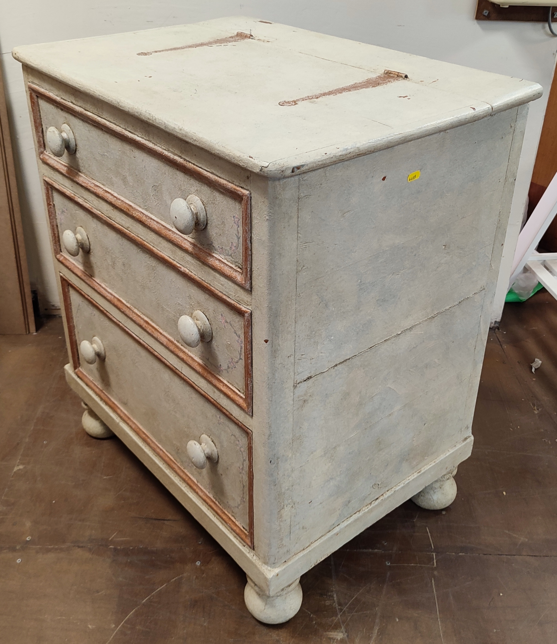 Victorian Pine mule chest on original bun feet 76 x 55 x 88 cm - Image 3 of 3