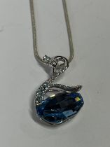 Silver Swan gemstone pendant on chain (11.3g)