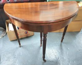 Fine quality half-moon hall table/circular games table and is on casters