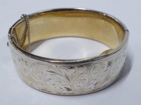 Stunning London 1967 etched wide silver ladies bangle, 58 grams