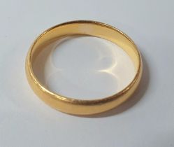 Ladies English hallmarked 22ct gold wedding ring, 3.5 grams size N