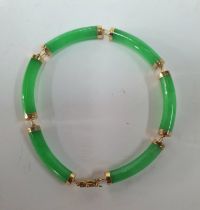 14ct yellow gold and dark green Jade bracelet, 10.7 grams gross