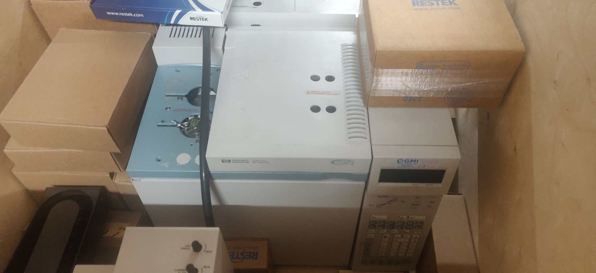 Used HP & Agilent Gas Chromatography Equipment with Restek Accessories. - Image 9 of 10