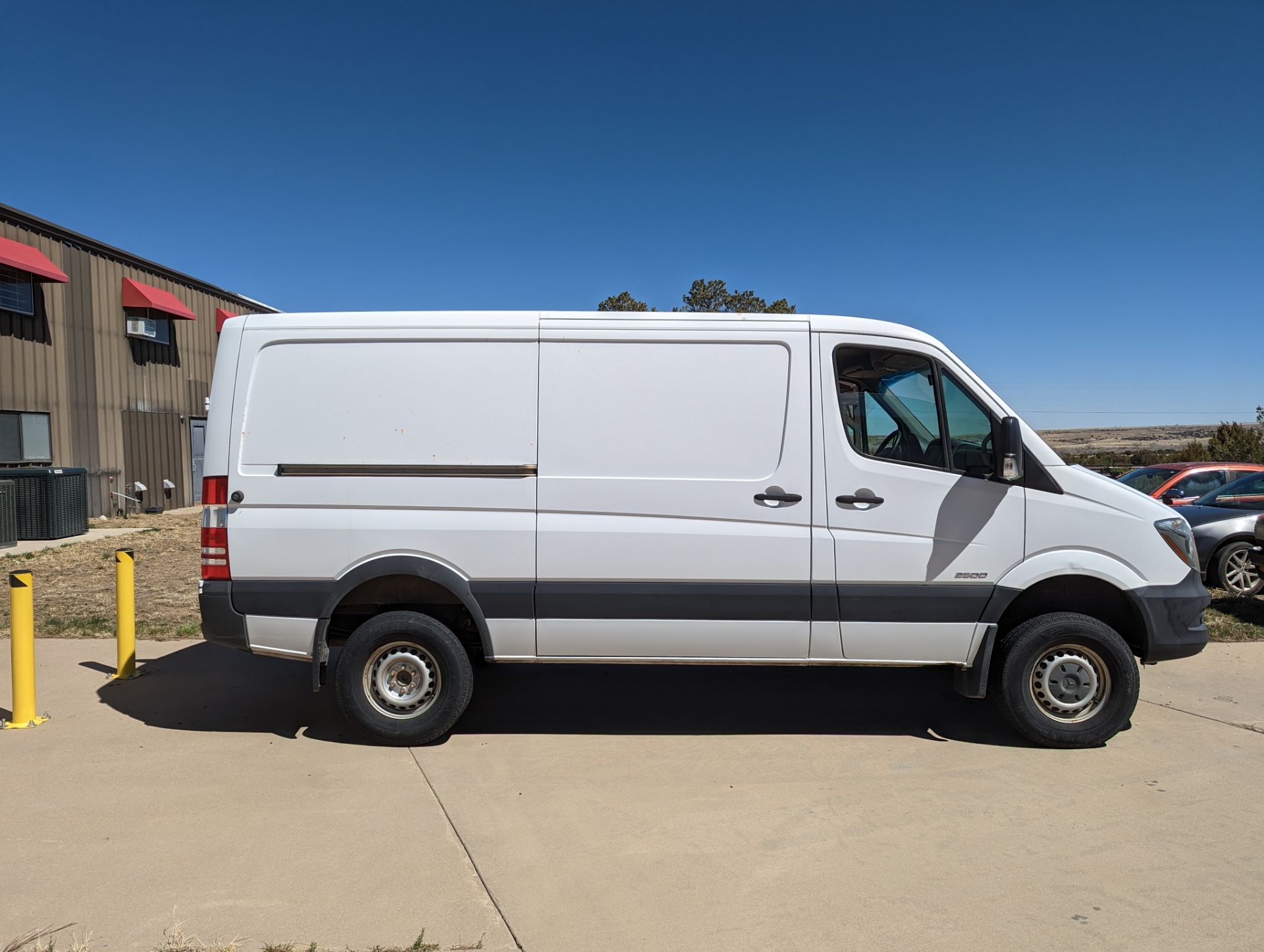 Used Mercedes Sprinter 2500 Van. 2016 Model. Color: White - Image 3 of 25