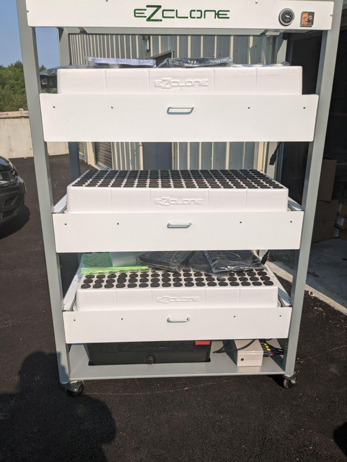 EZ-CLONE Low Pro Aeroponic Systems. - Image 12 of 13