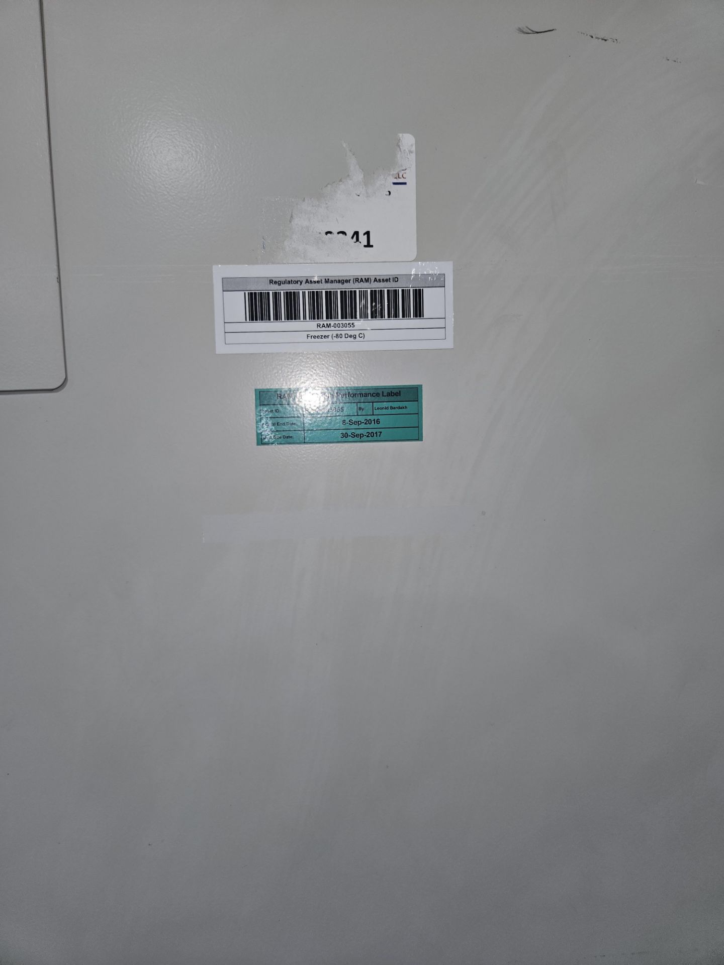 Used Thermo Scientific Forma 8694 -86°C Upright Freezer. Model 8694. Specs & Features: - Image 3 of 4