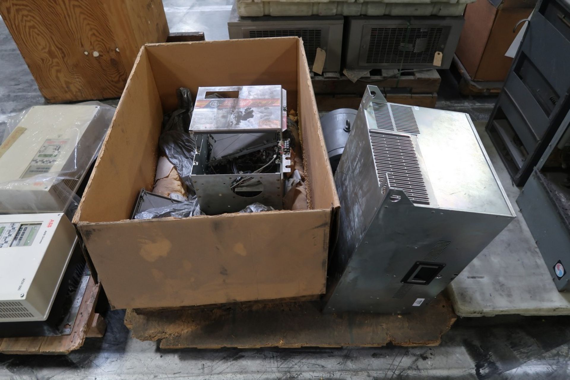(8) Pallets of Assorted Electrical Components - Bild 5 aus 17