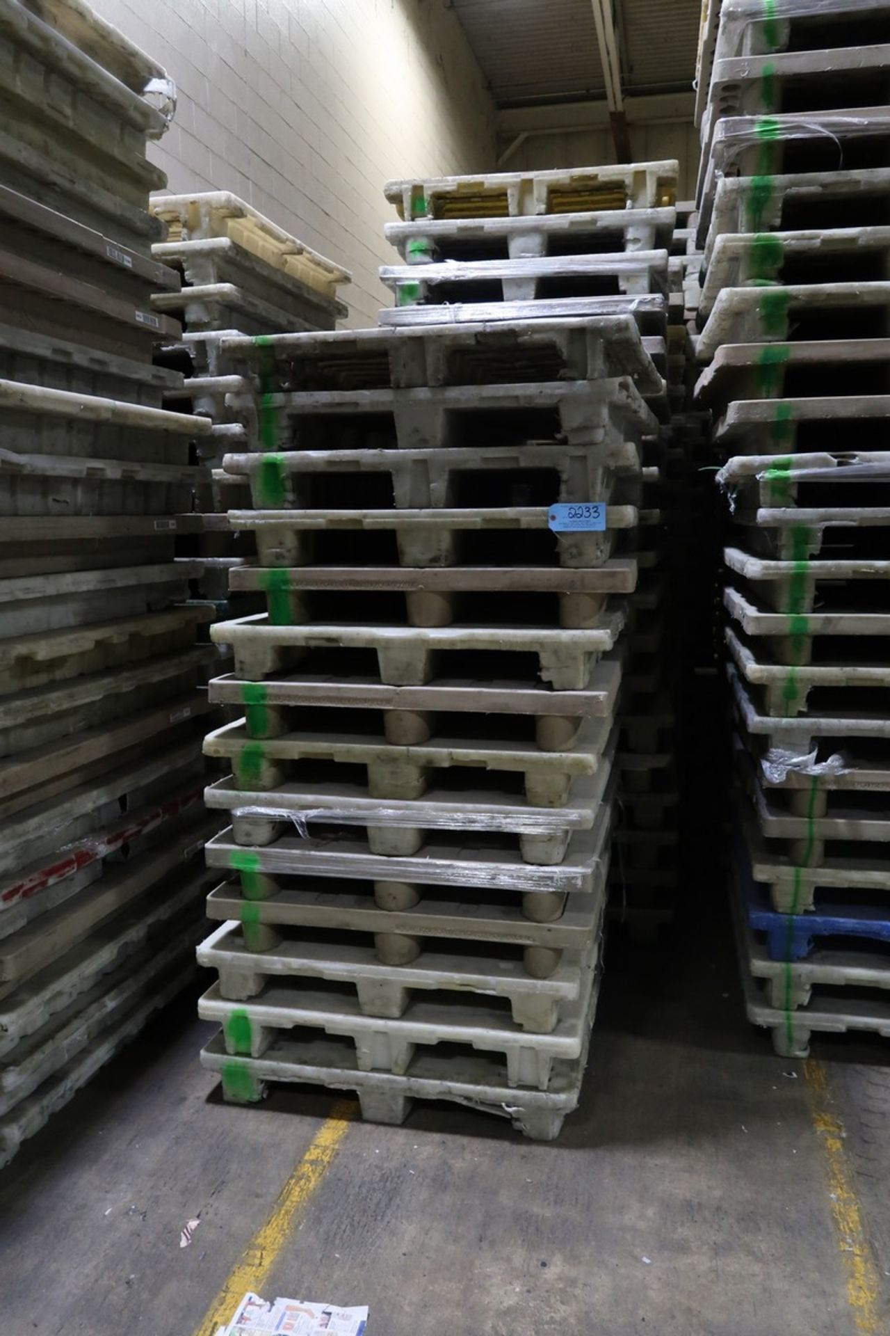 Large Quantity of Jeco Plastic Pallets - Bild 3 aus 5