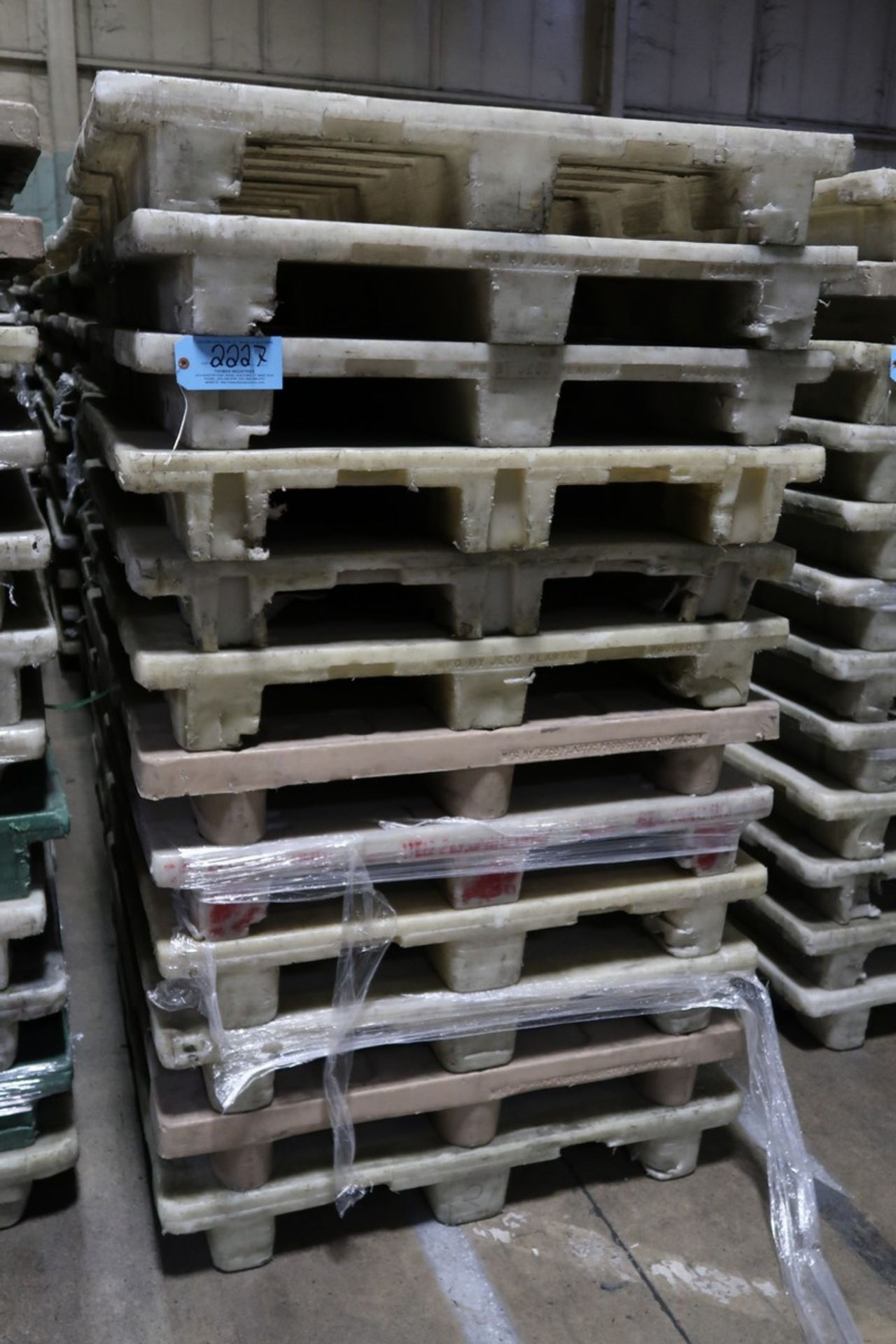 (120) Jeco Plastic Pallets