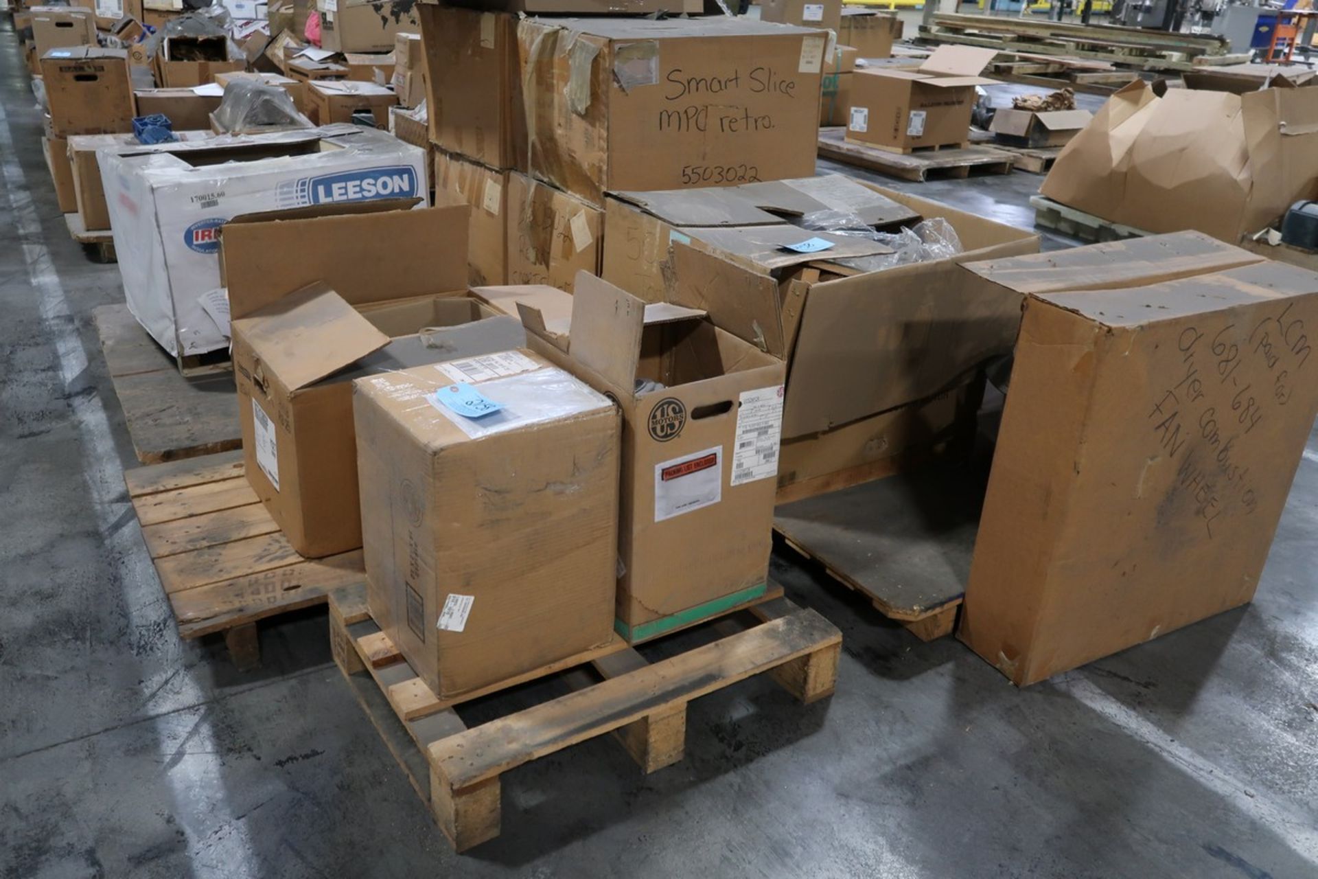 (5) Pallets of 1 HP to 50 HP Motors, Heidelberg Smart Splice Retrofit Controls, & Blower Parts - Bild 5 aus 5