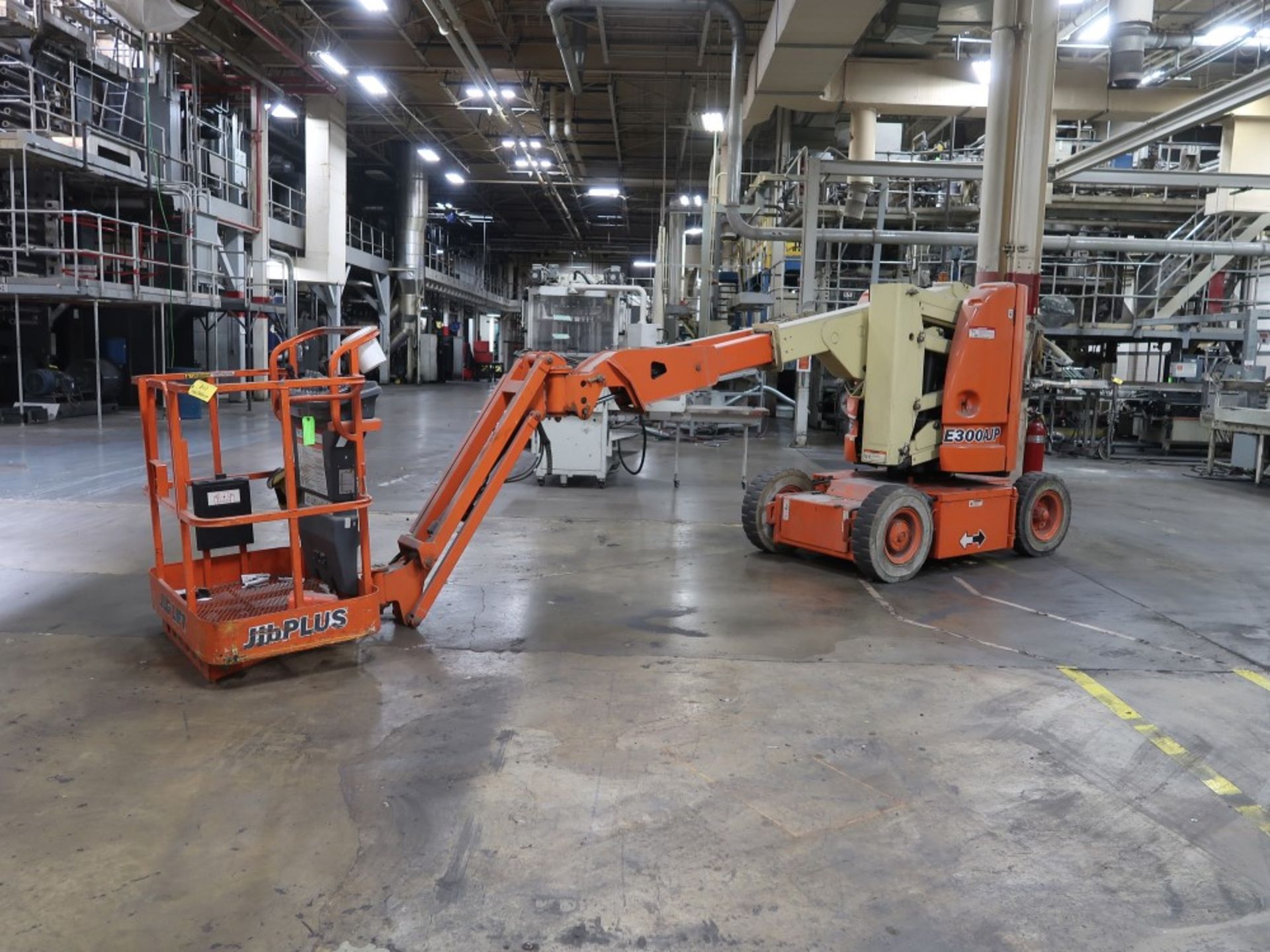 2000 JLG Articulating Electric Boom Lift Model E300AJP (DELAYED DELIVERY)