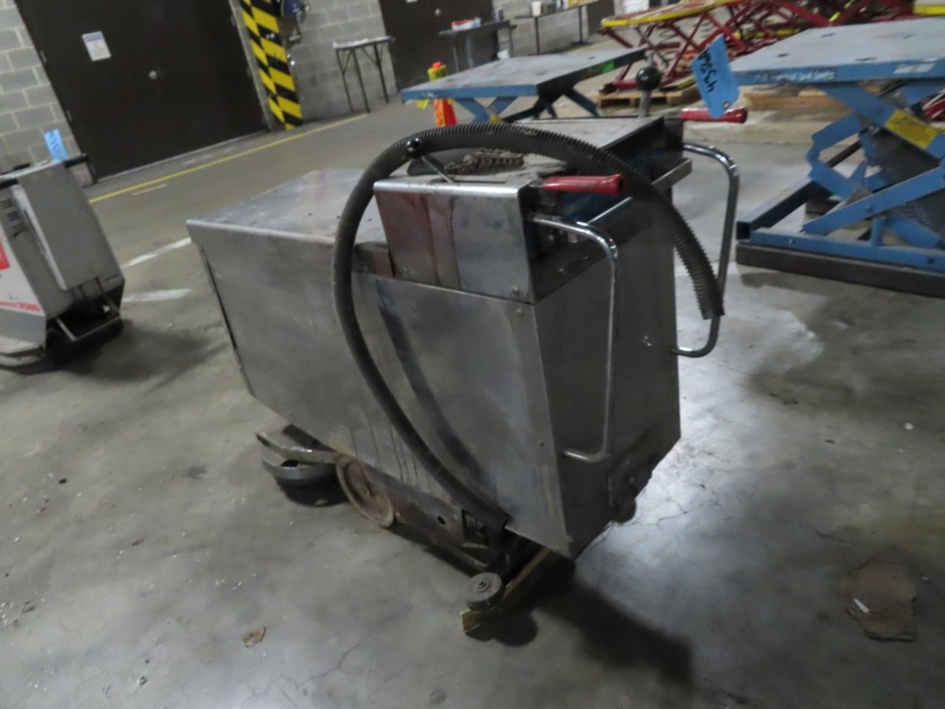 TORNADO FLOOR KEEPER FLOOR SCRUBBER - Image 2 of 3