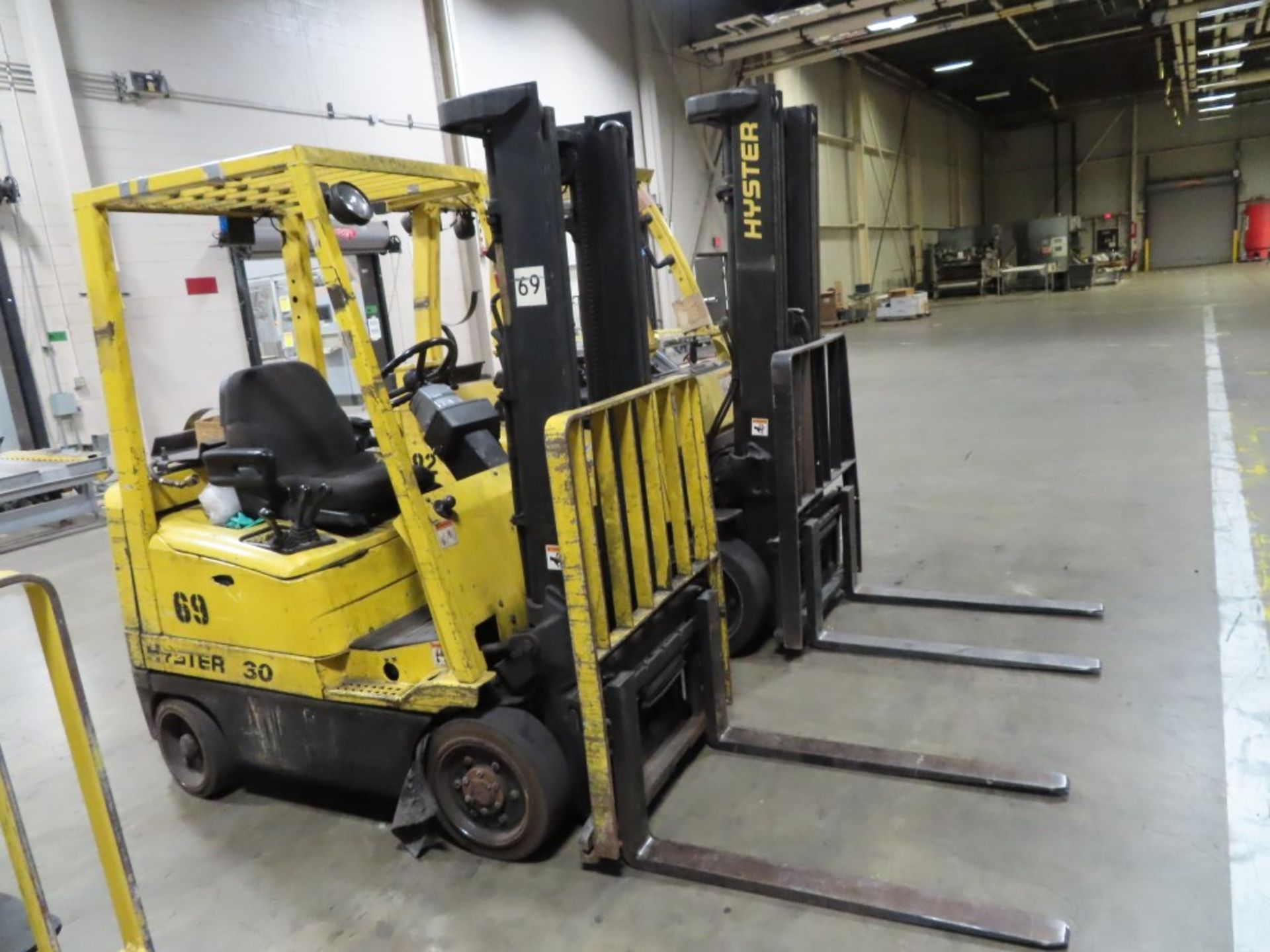 HYSTER MDL. S30XM 3,000LB. CAPACITY PROPANE FORKLIFT TRUCK - Image 2 of 5