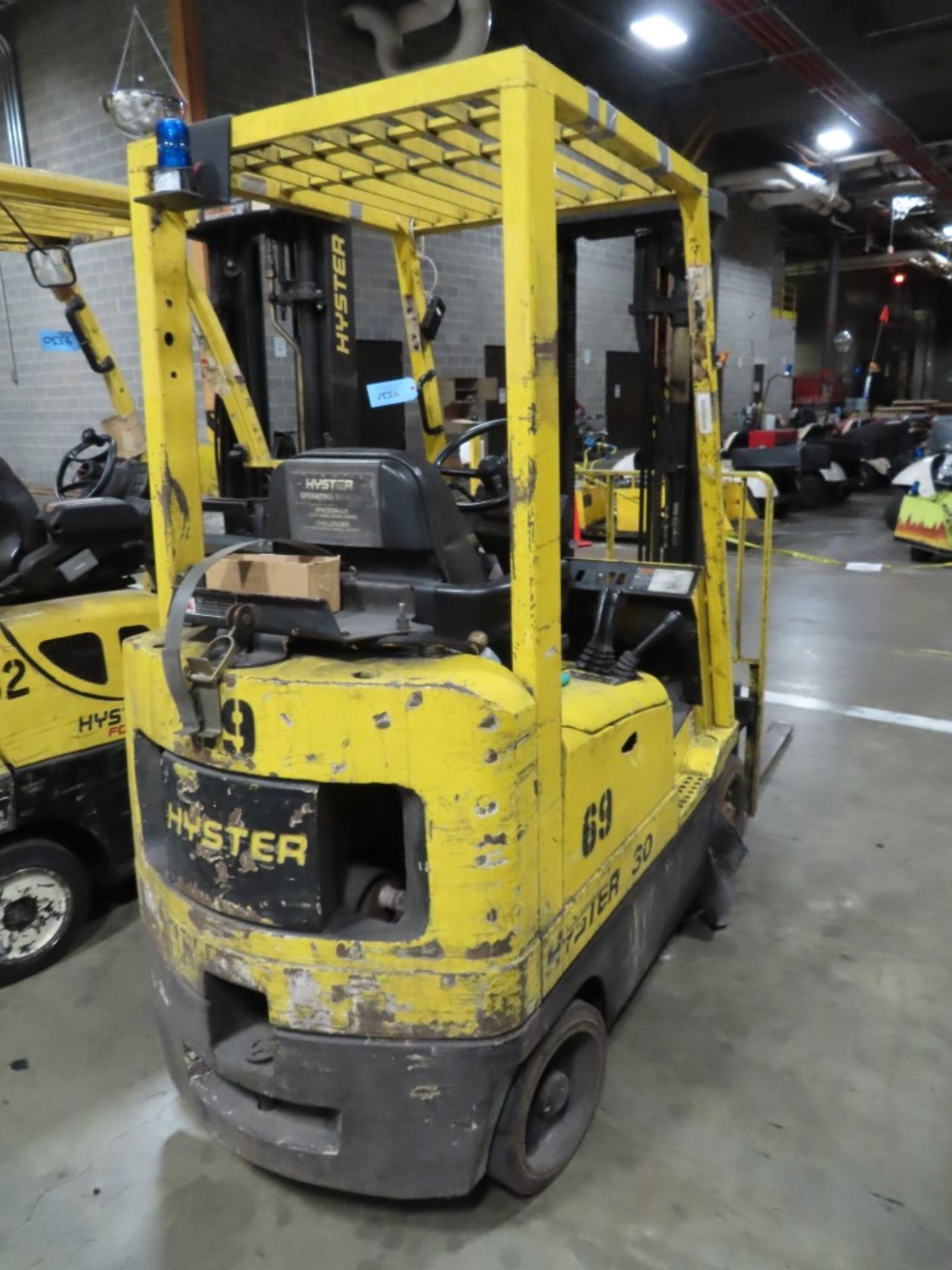 HYSTER MDL. S30XM 3,000LB. CAPACITY PROPANE FORKLIFT TRUCK - Image 4 of 5