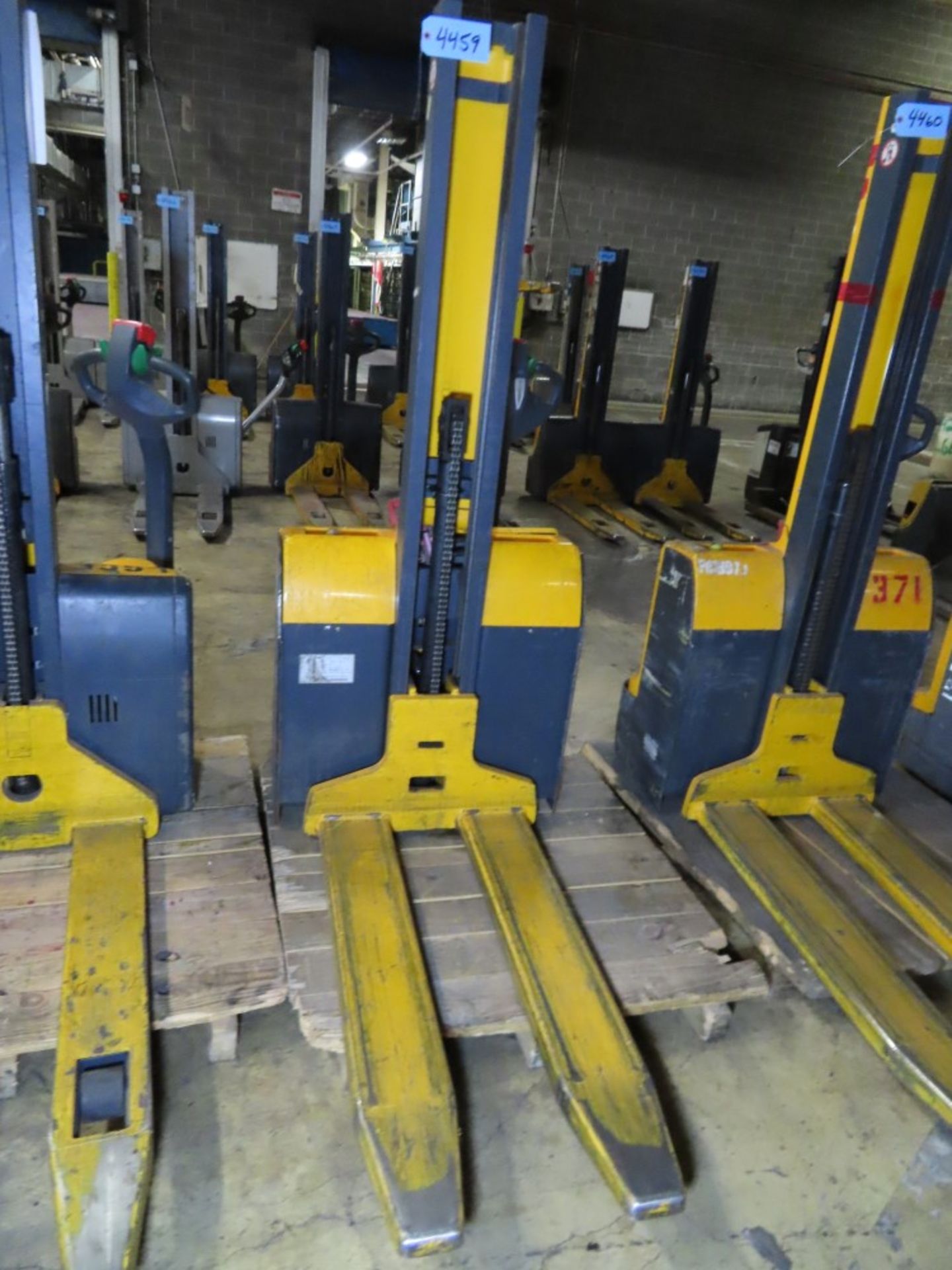 JUNGHEINRICH MDL. EMC110 ELECTRIC PALLET JACK