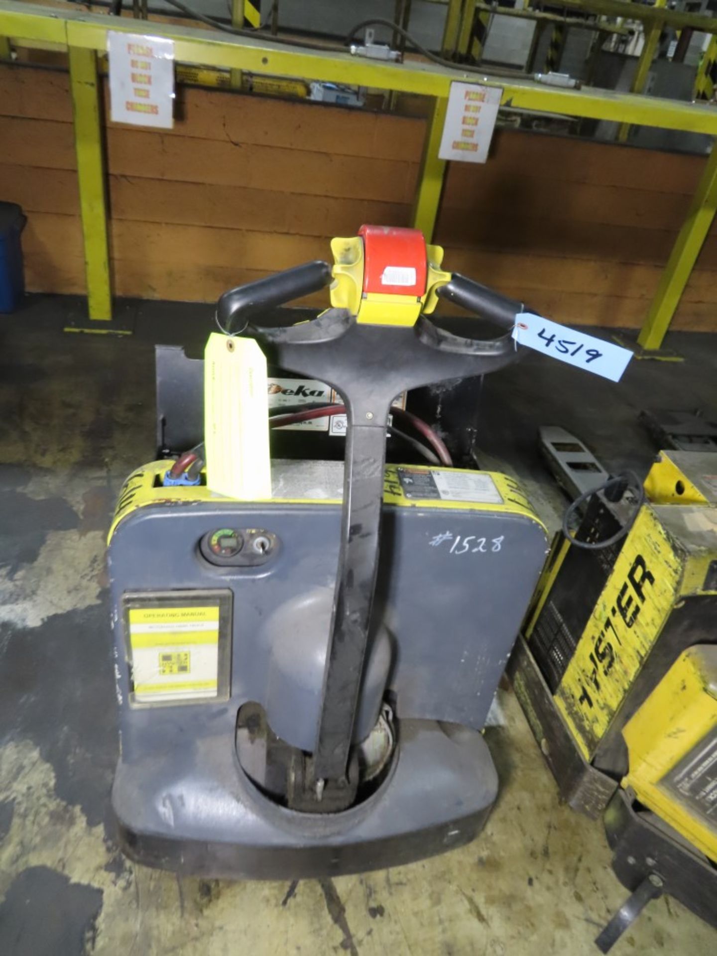 HYSTER MDL. W40Z 4,000LB. CAPACITY ELECTRIC PALLET JACK