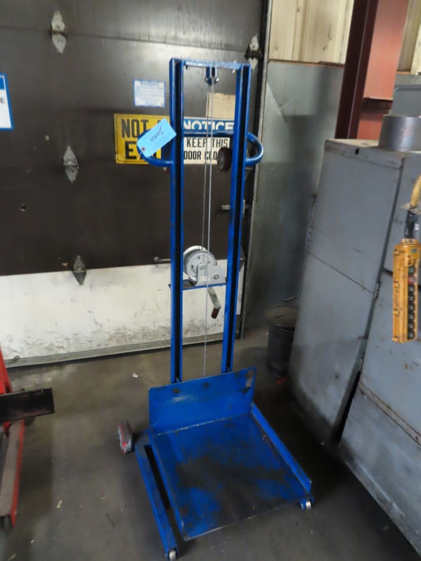 APPROXIMATELY 500LB. CAPACITY DIE LIFT TRUCK