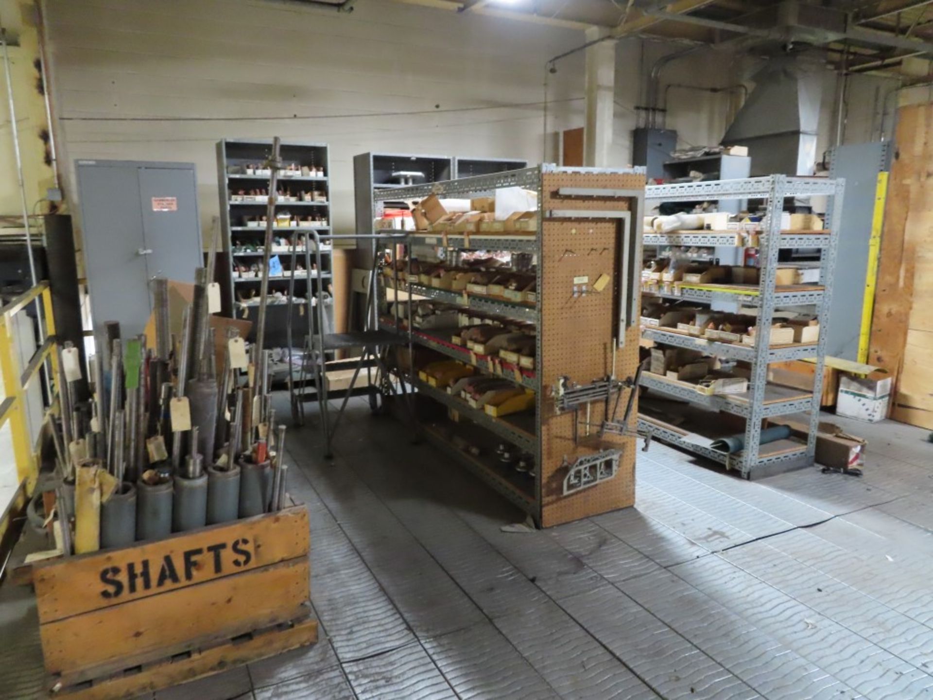 FIRST 1/2 OF MEZZANINE SHELVING, INCLUDING: HAND WHEELS, GEAR BOXES, CYLINDERS, SHAFTS, SPROCKETS (N - Image 5 of 7