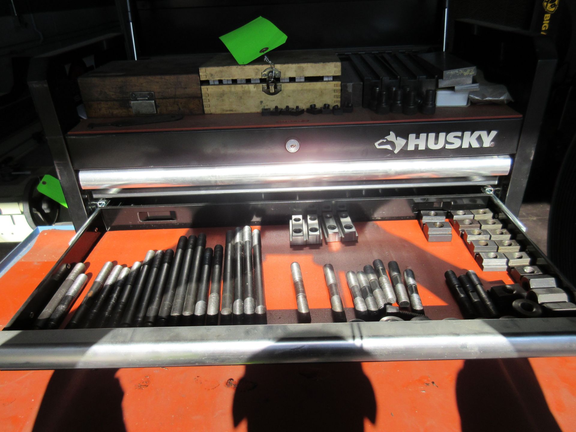 HUSKY 5-DRAWER TOOLBOX WITH PARALLEL SETS & HOLD DOWN TOOLING - Image 3 of 7