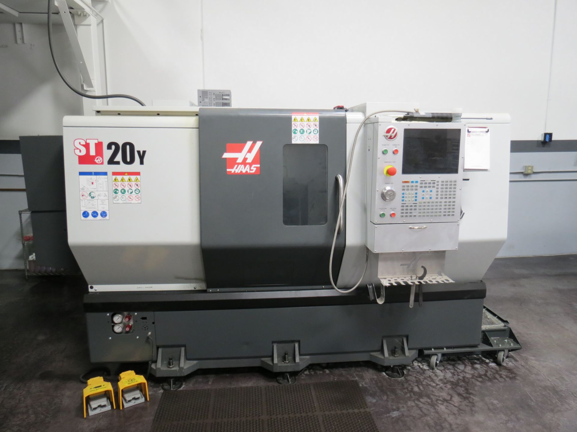 2018 HAAS ST 20Y CNC LATHE, WITH CHIP CONVEYOR, TAPPING COOLANT TANK AND PUMP, SN: 3111882, 220V,