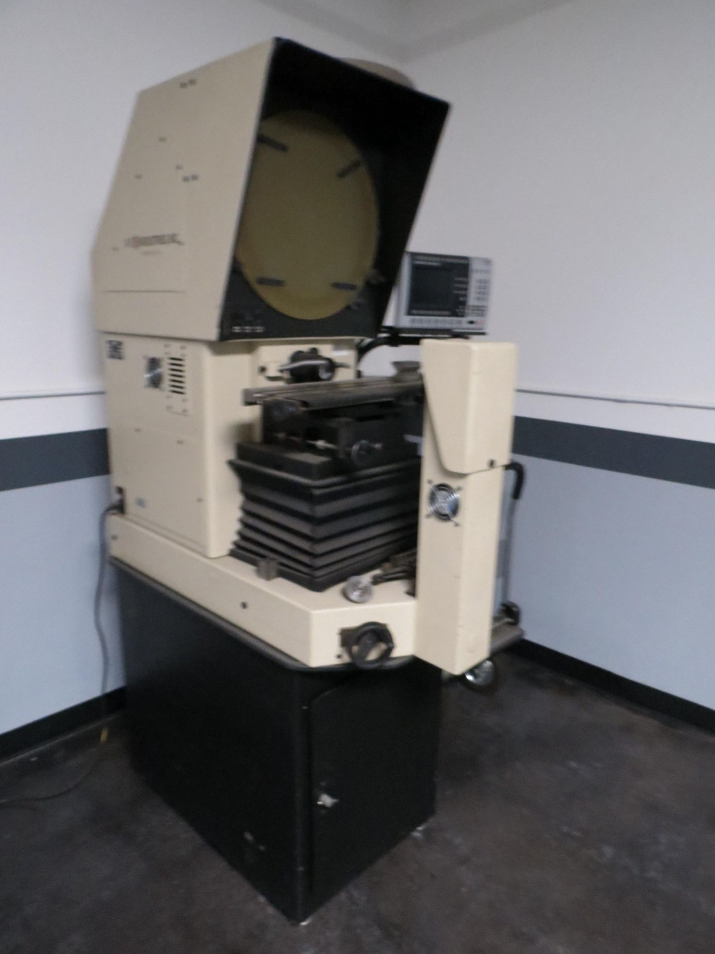 SCHERR TUMICO MDL: 20-1600 17" OPTICAL COMPARATOR WITH QUADRA CHEK 200 DRO