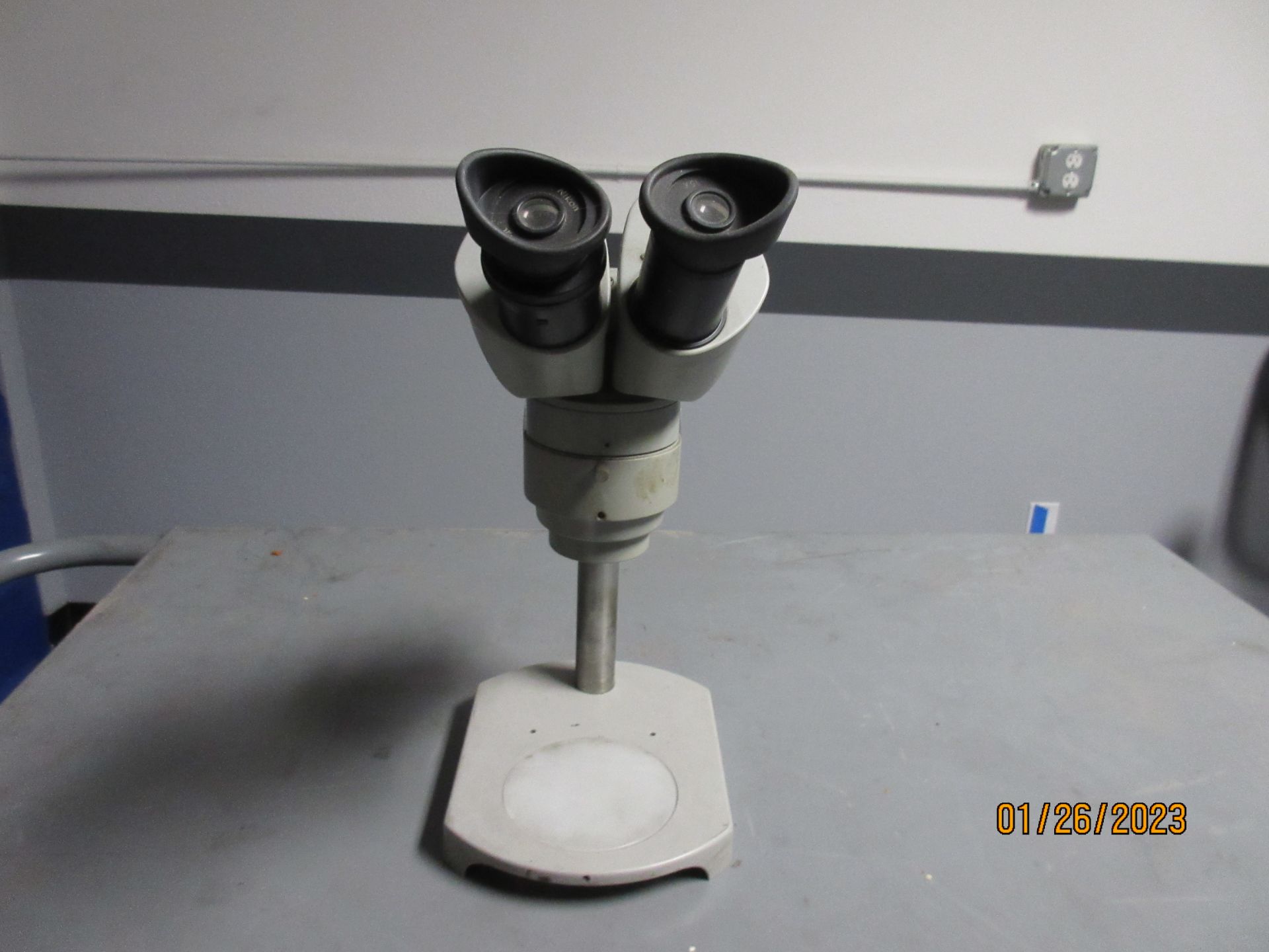 NIKON 84052 STEREO MICROSCOPE - Image 2 of 4