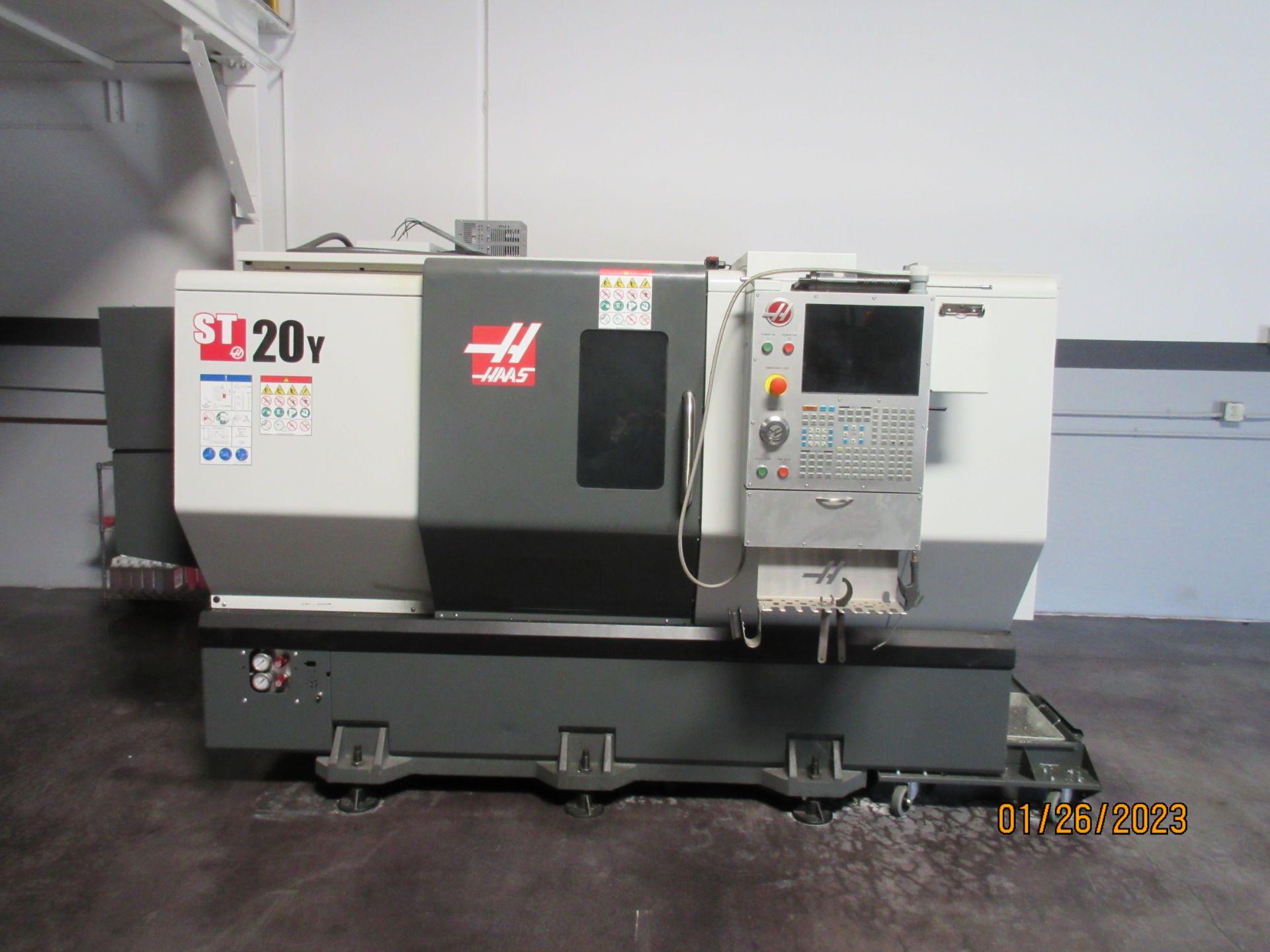 2018 HAAS ST 20Y CNC LATHE, WITH CHIP CONVEYOR, TAPPING COOLANT TANK AND PUMP, SN: 3111882, 220V, - Image 4 of 14