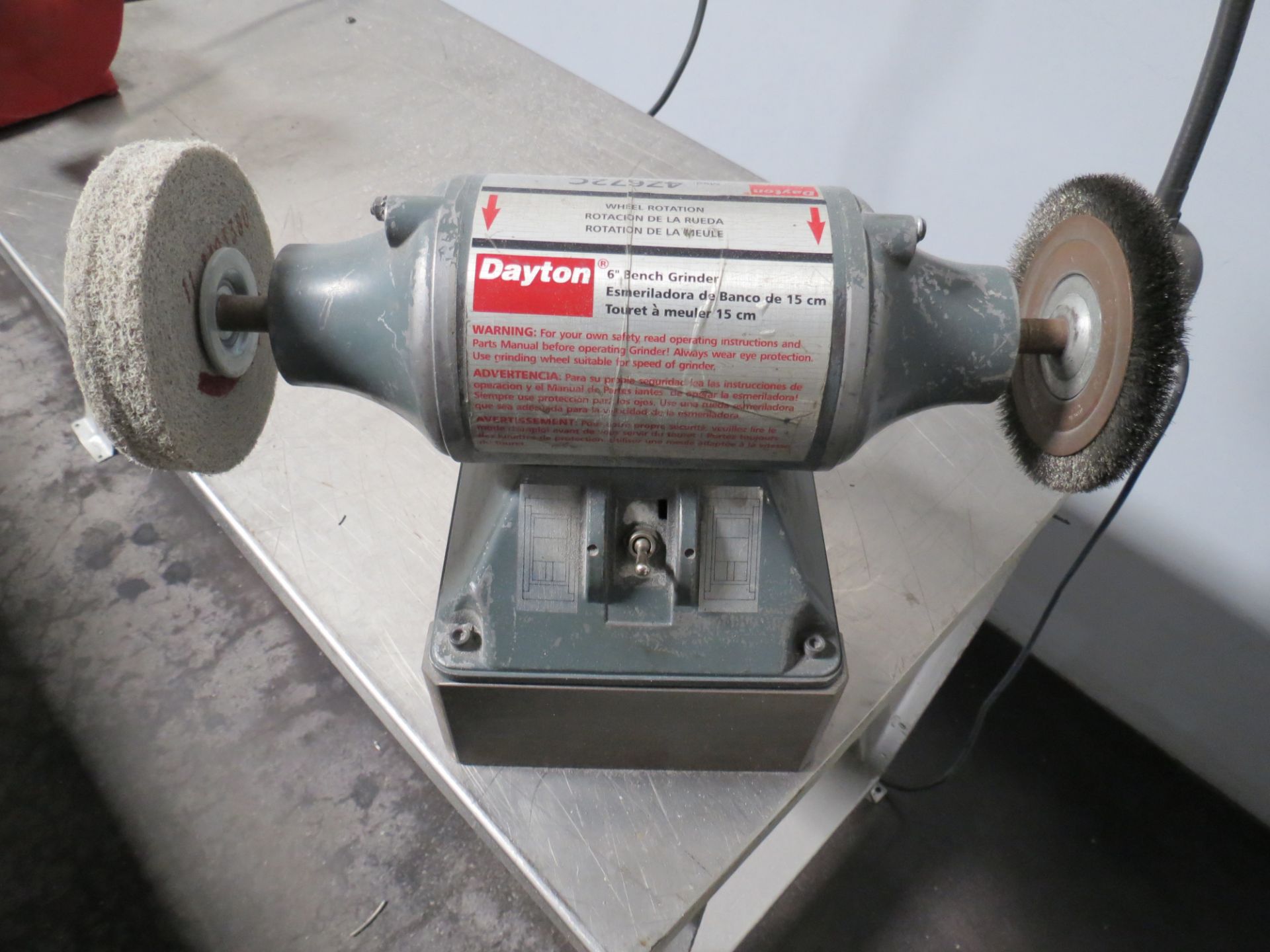 DAYTON 6" DOUBLE END BENCH GRINDER