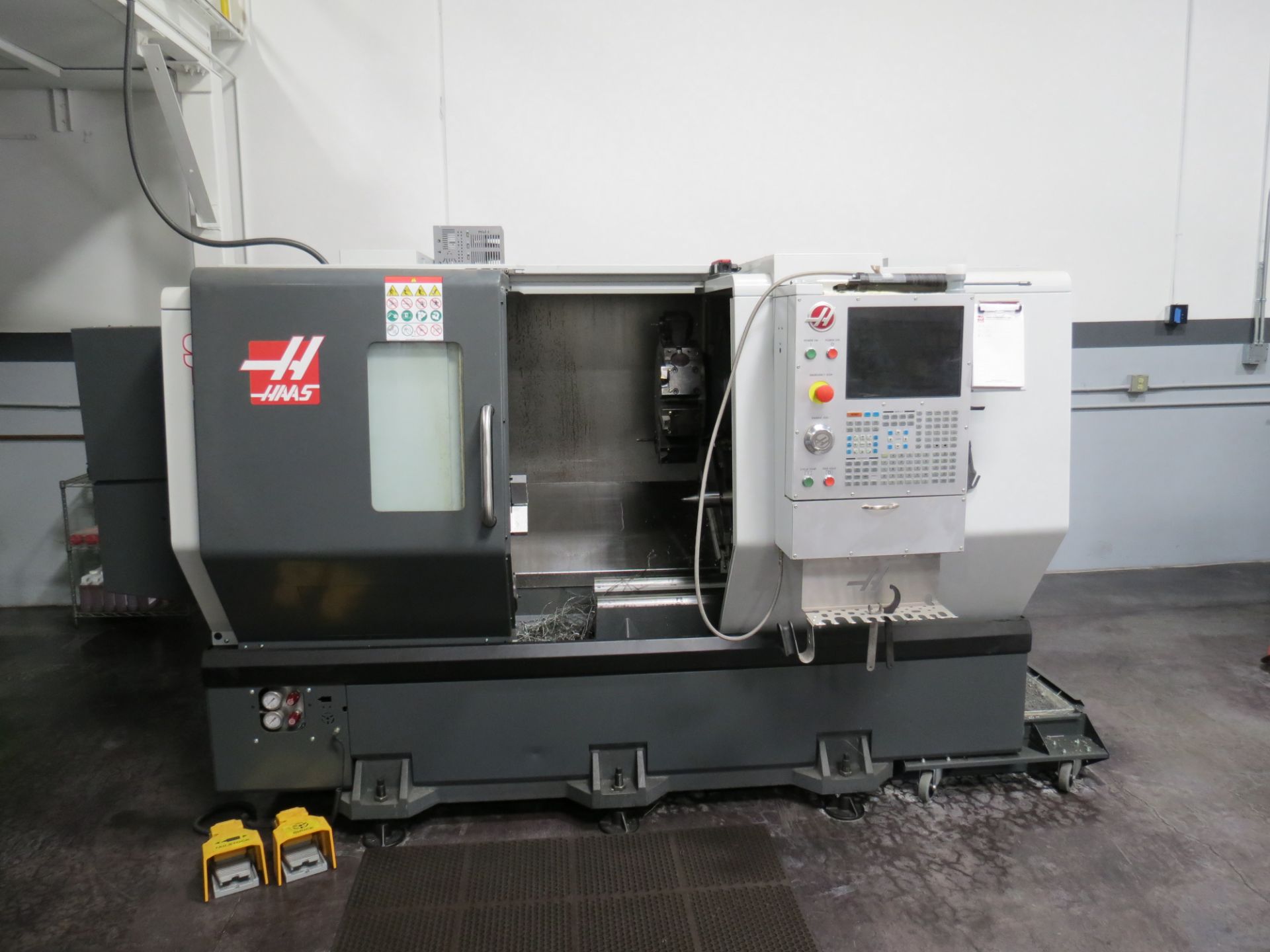 2018 HAAS ST 20Y CNC LATHE, WITH CHIP CONVEYOR, TAPPING COOLANT TANK AND PUMP, SN: 3111882, 220V, - Image 2 of 14